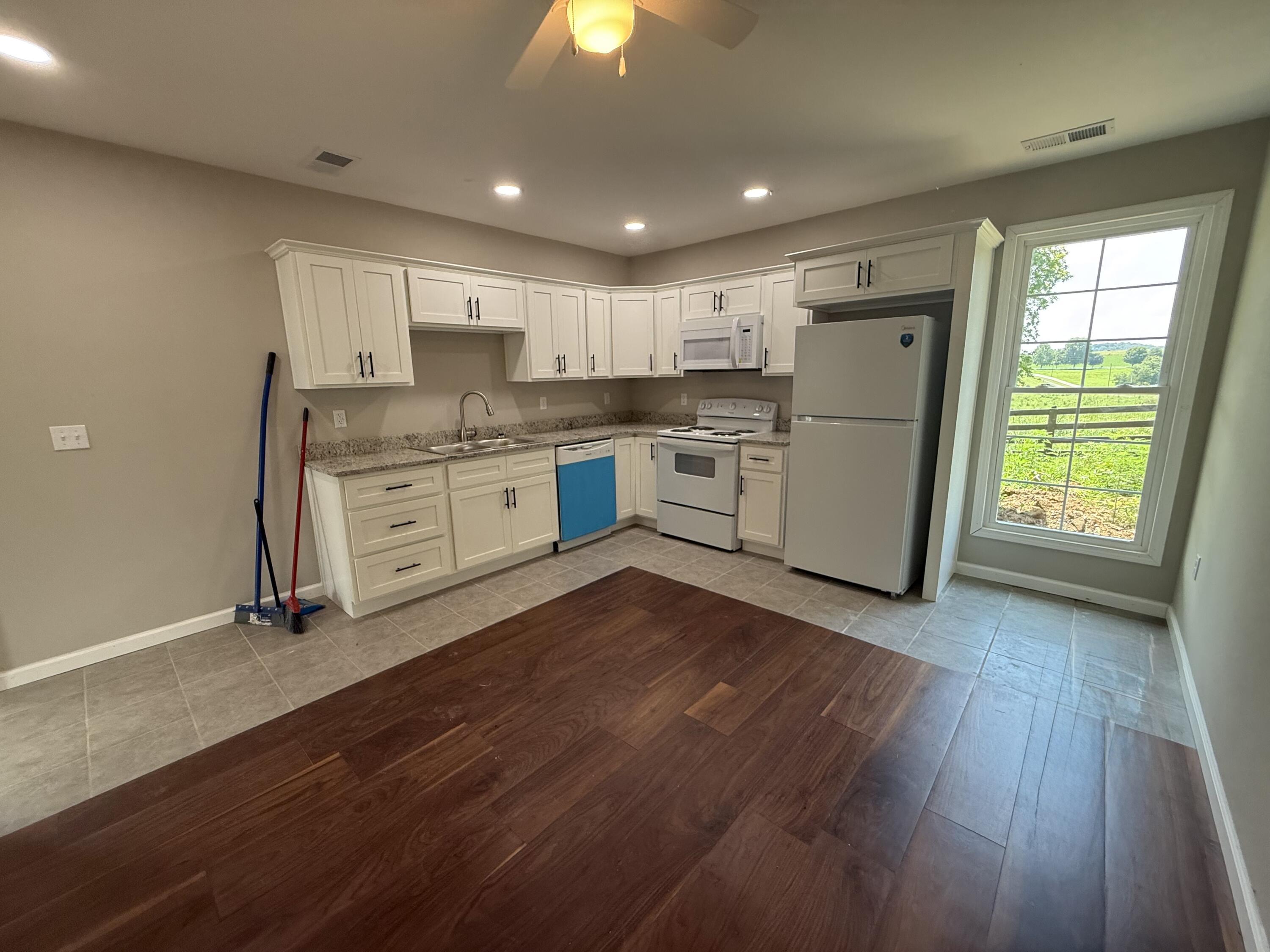1505 White Road Property Photo 5