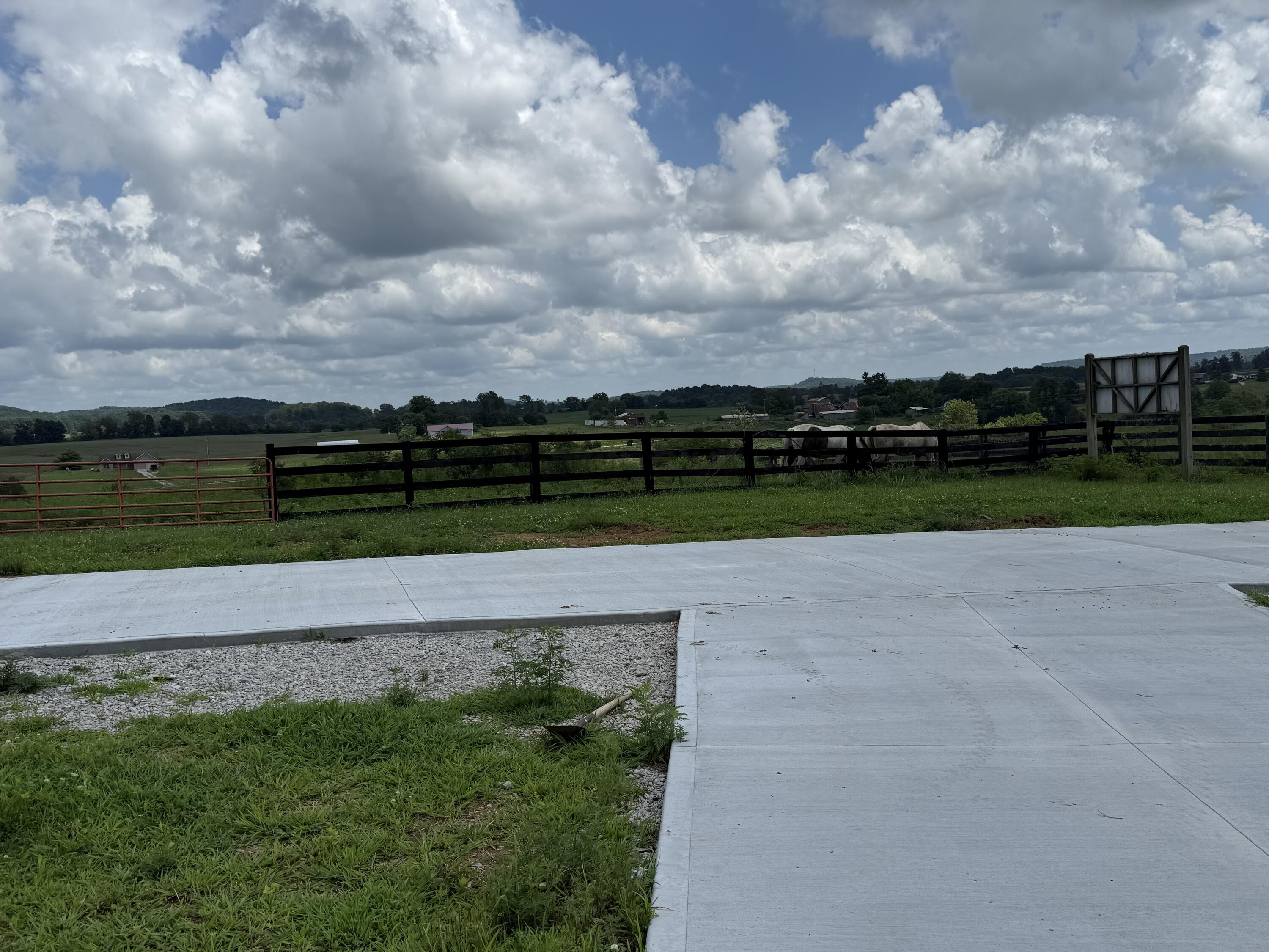1615 White Road Property Photo 6
