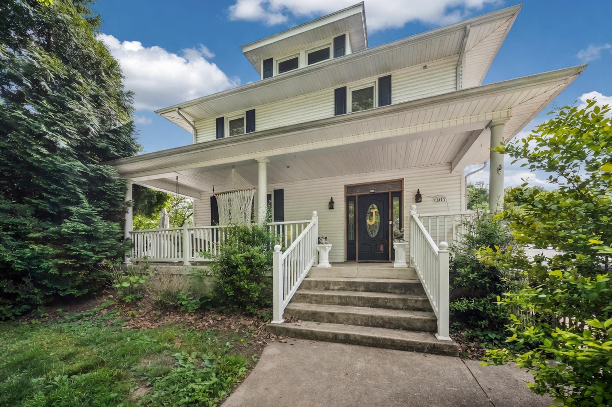 201 Riverside Drive Property Photo 3