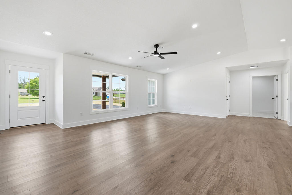 389 Washington Drive Property Photo 8