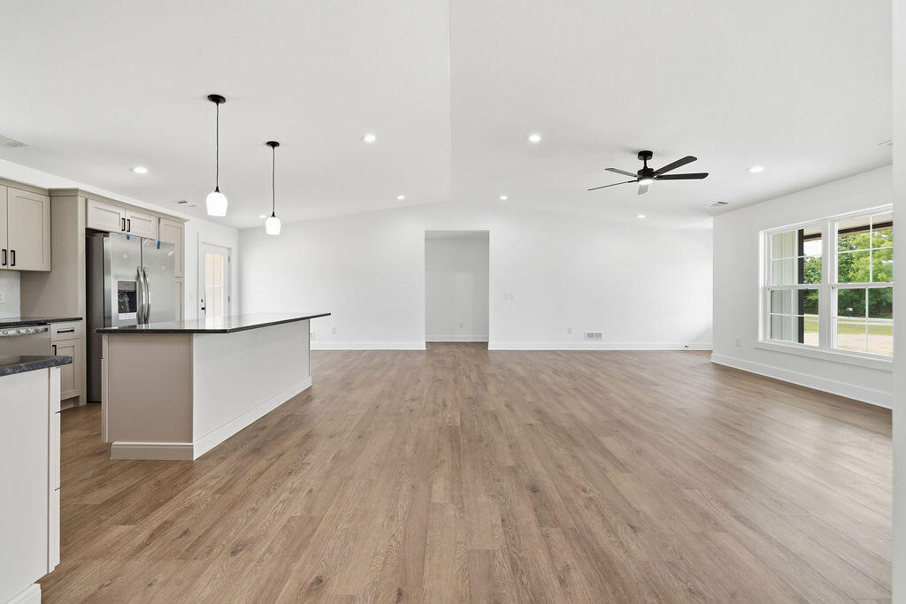 389 Washington Drive Property Photo 11