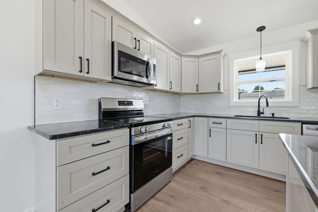 389 Washington Drive Property Photo 14