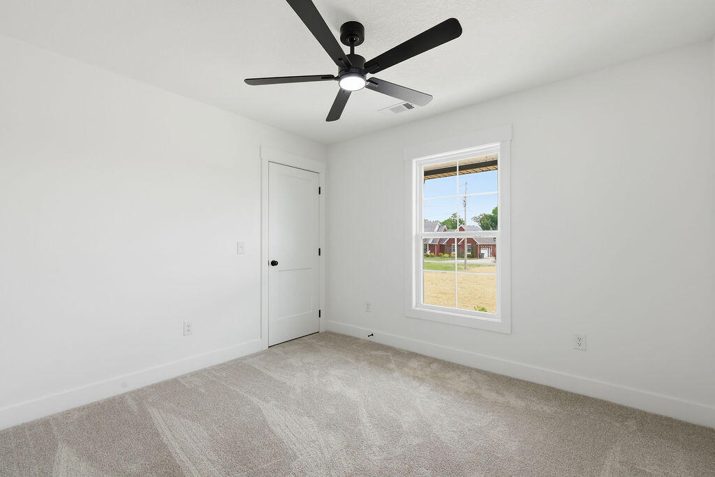 389 Washington Drive Property Photo 17
