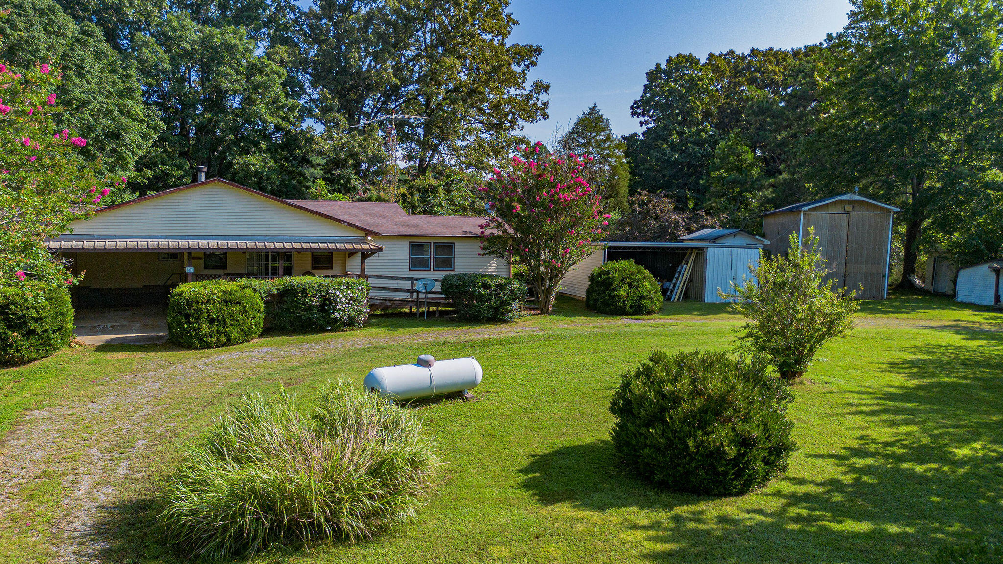 687 Reed Road Property Photo 2