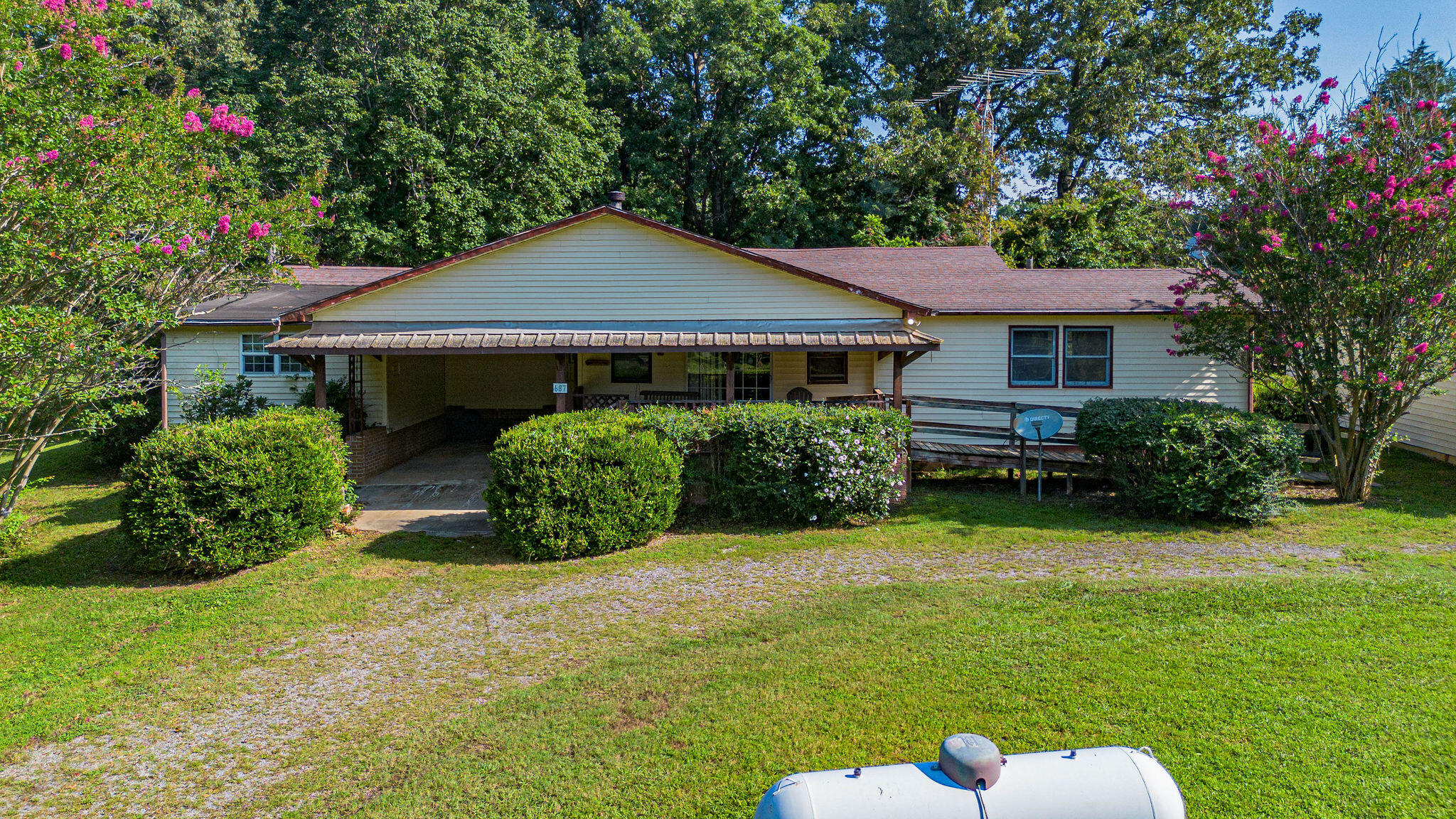 687 Reed Road Property Photo 3