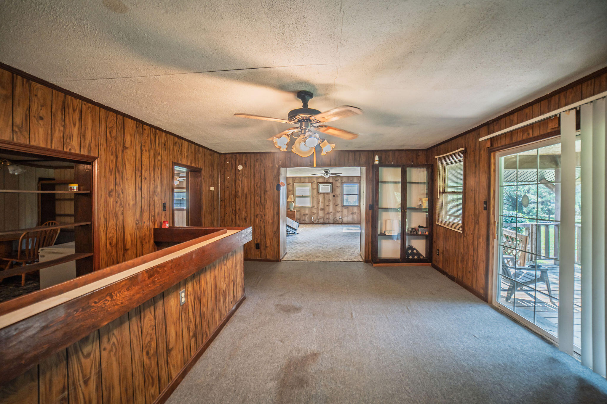 687 Reed Road Property Photo 6