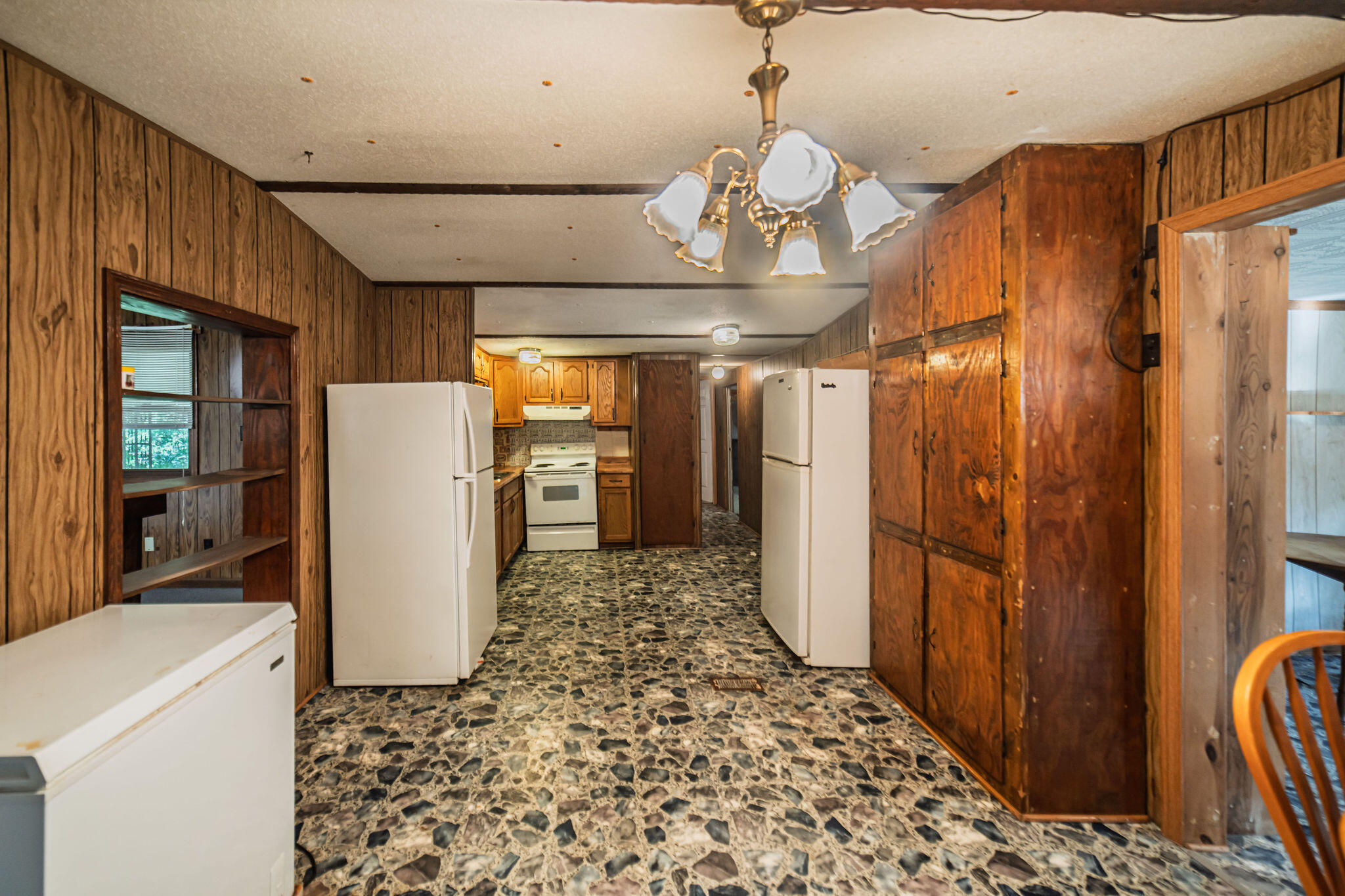687 Reed Road Property Photo 9