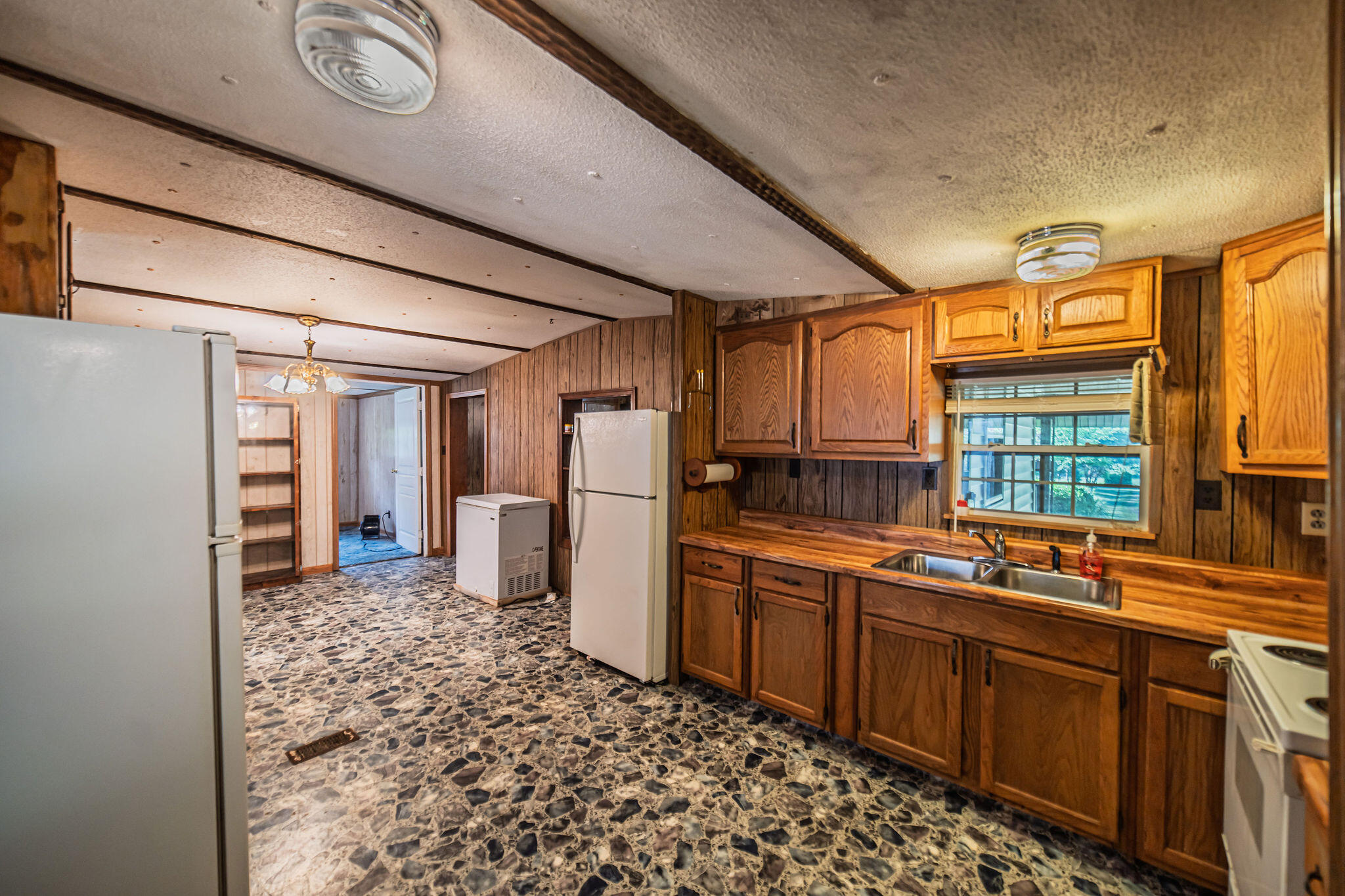 687 Reed Road Property Photo 10