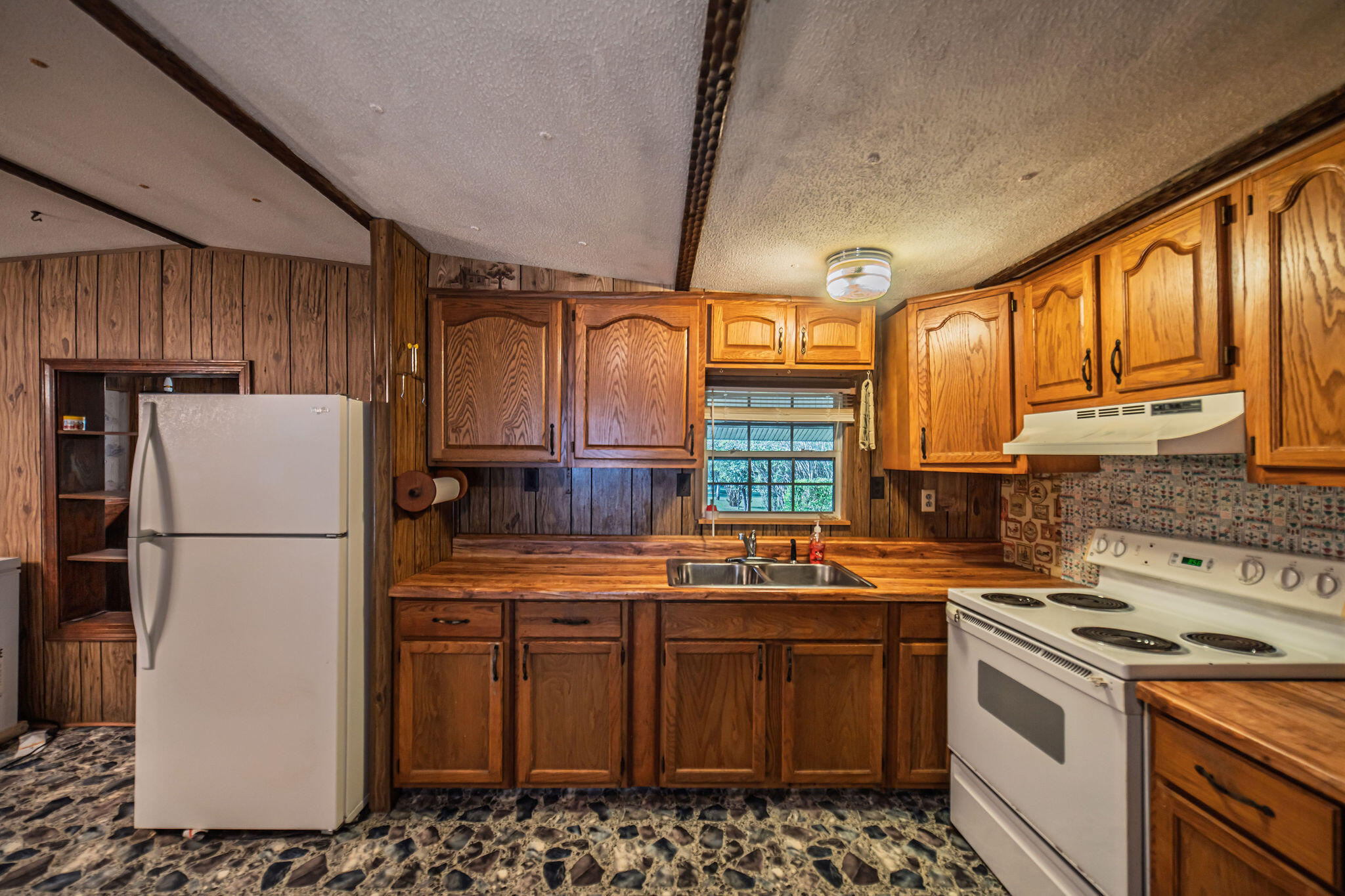 687 Reed Road Property Photo 11