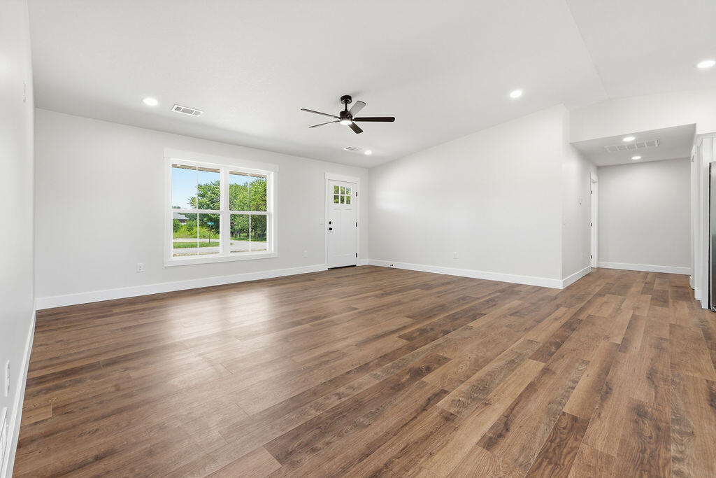 84 Drew Drive Property Photo 8