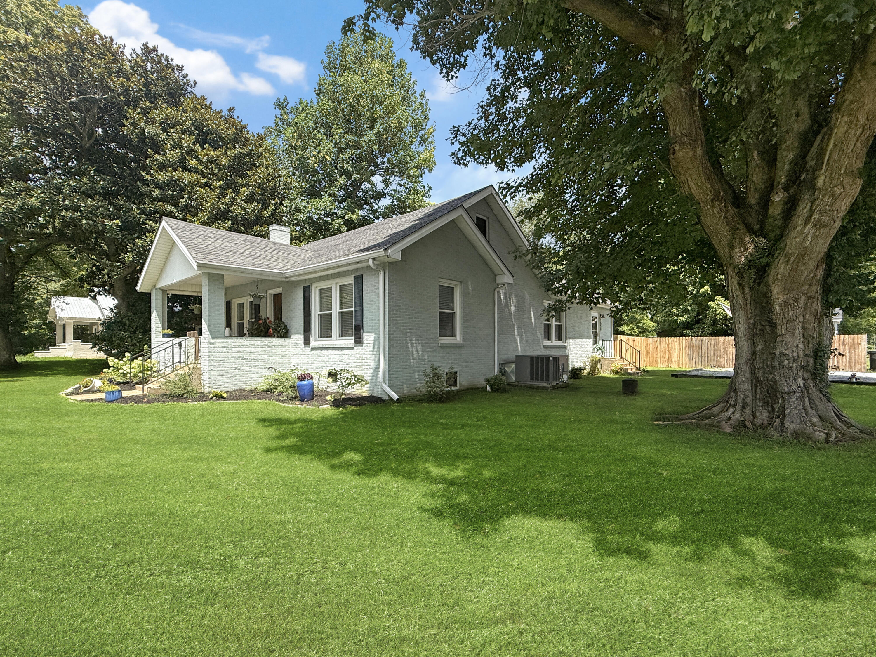 1558 Almo Road Property Photo 2