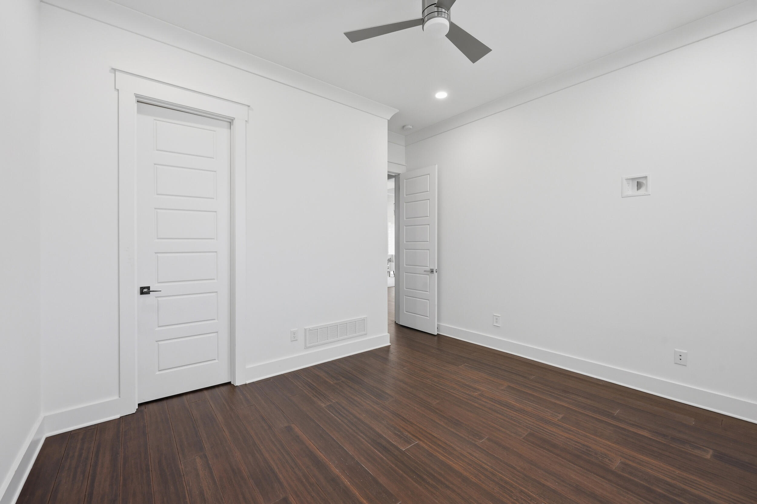 300 Prestwick Circle Property Photo 7