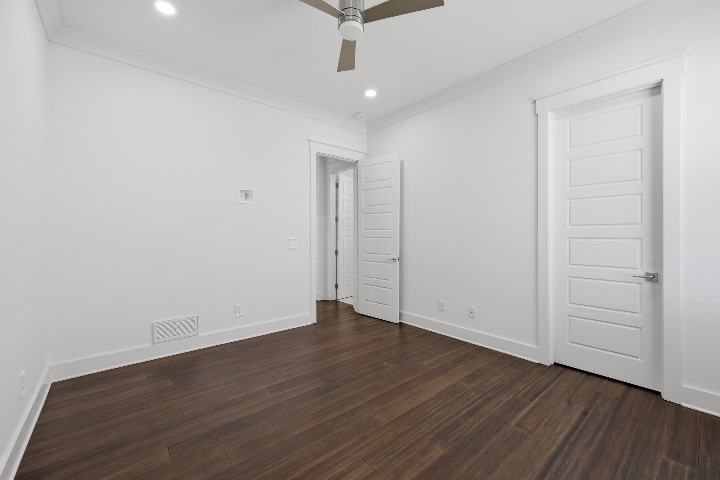 300 Prestwick Circle Property Photo 23
