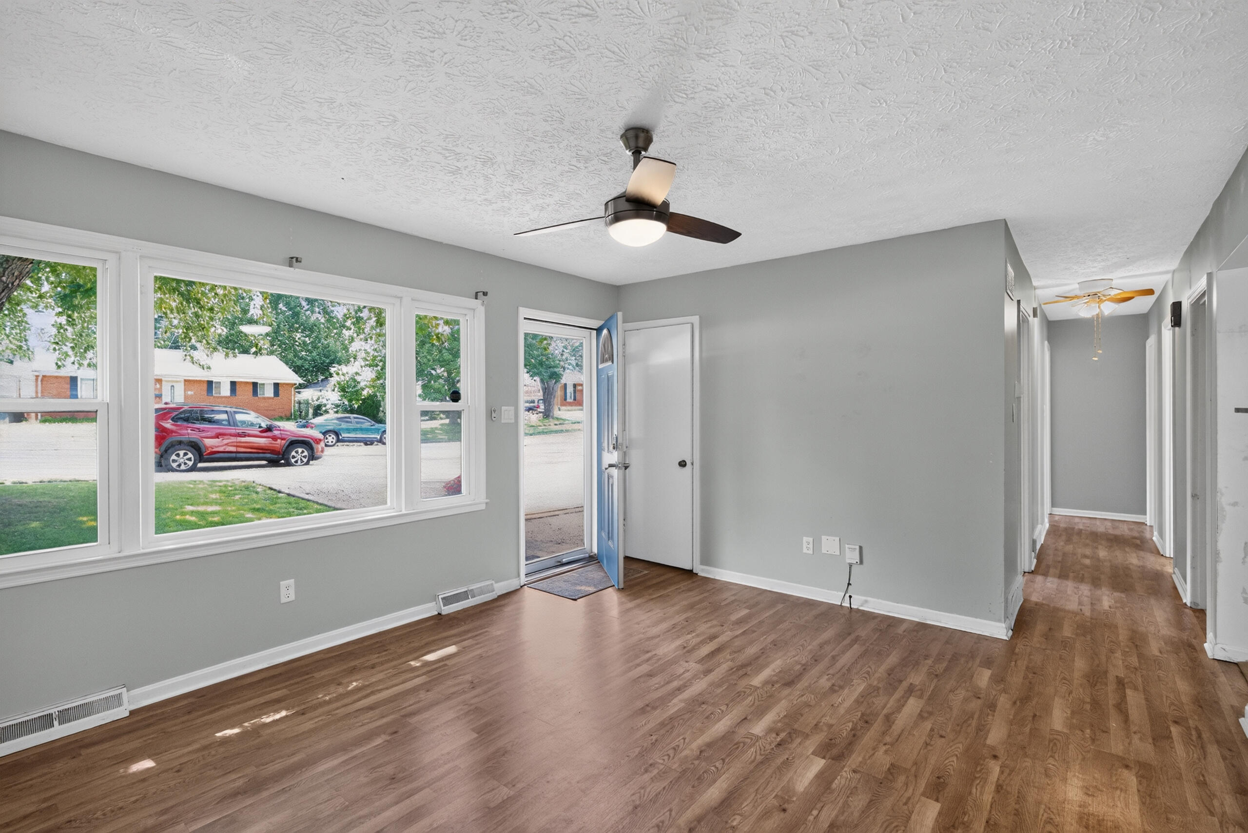 589 Plainview Road Property Photo 4