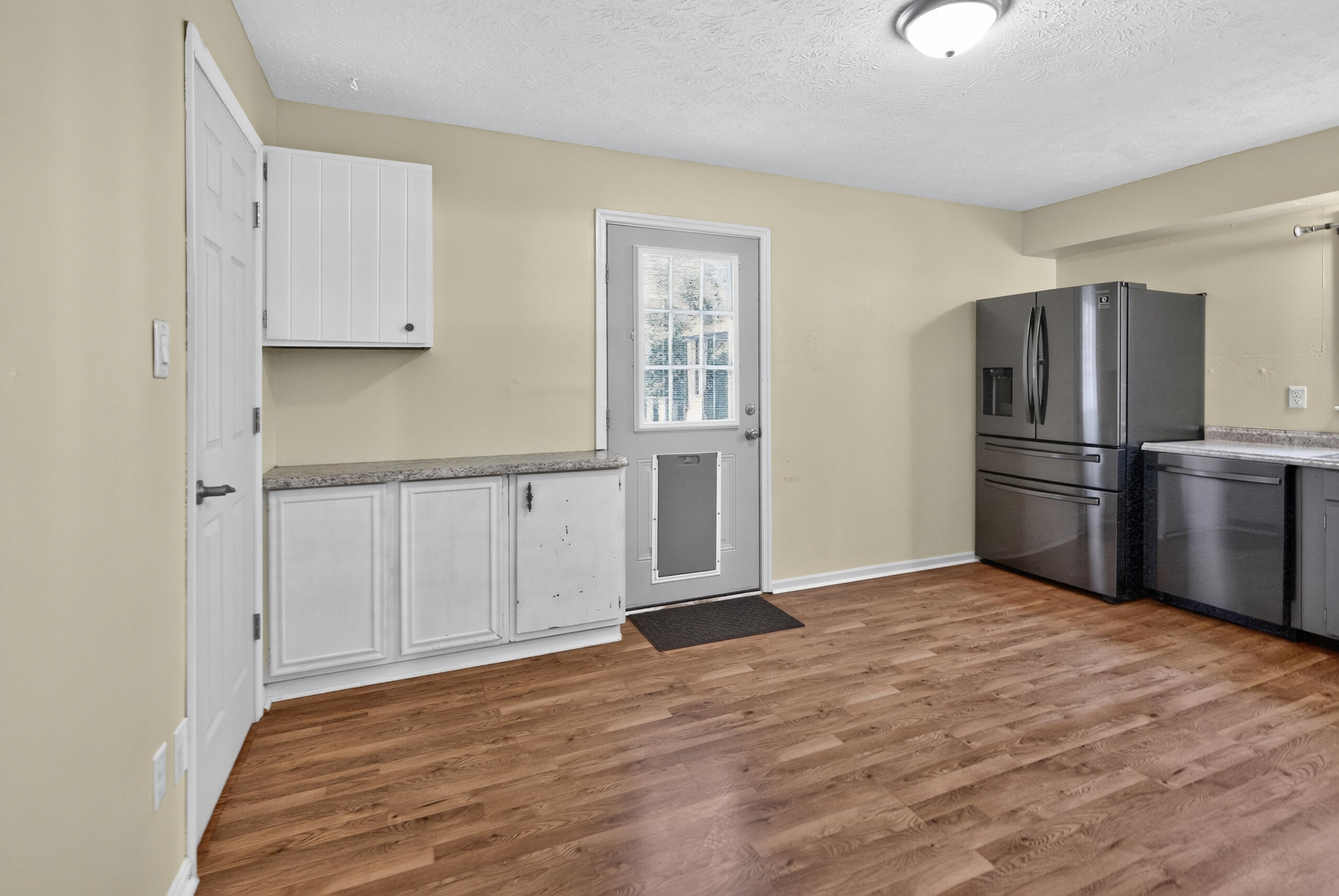 589 Plainview Road Property Photo 6