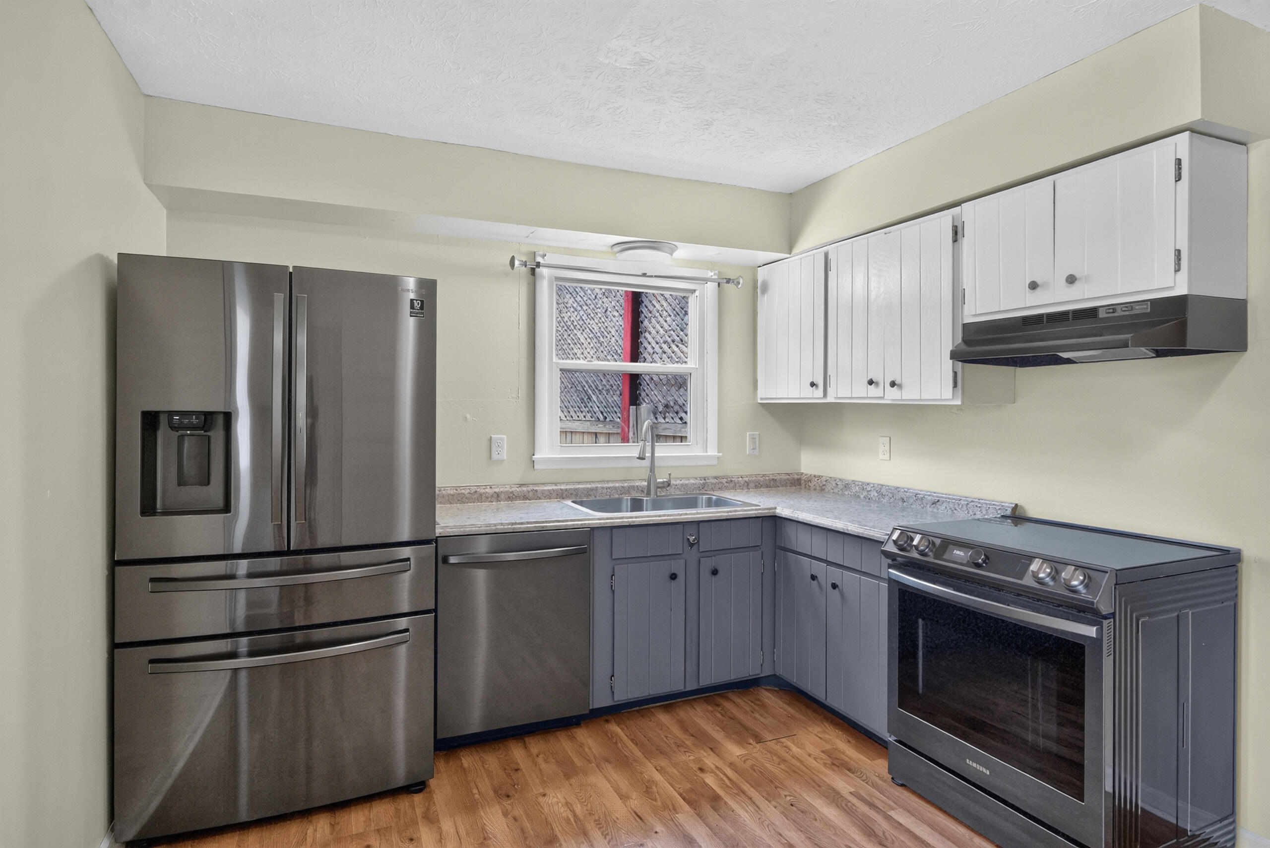 589 Plainview Road Property Photo 8
