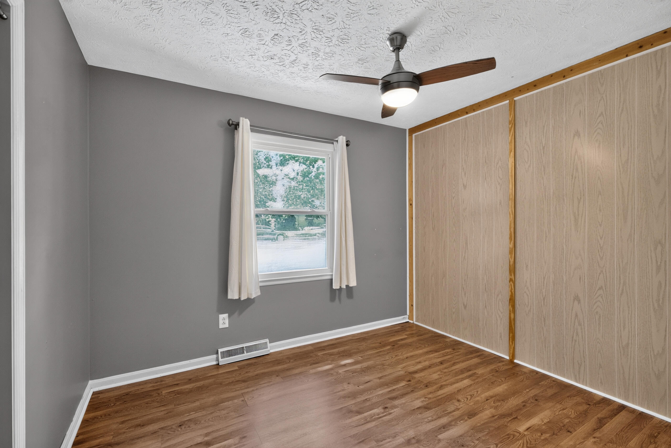 589 Plainview Road Property Photo 11