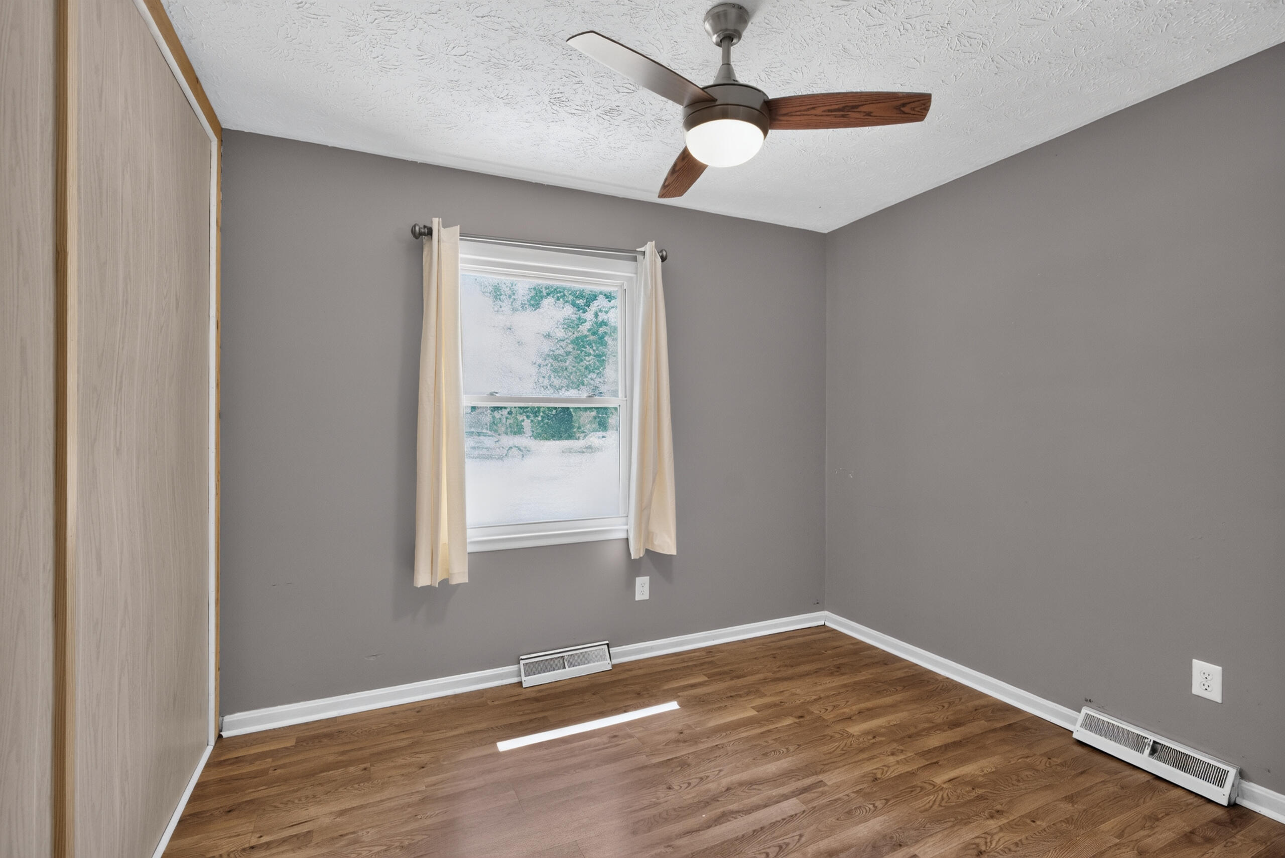589 Plainview Road Property Photo 12