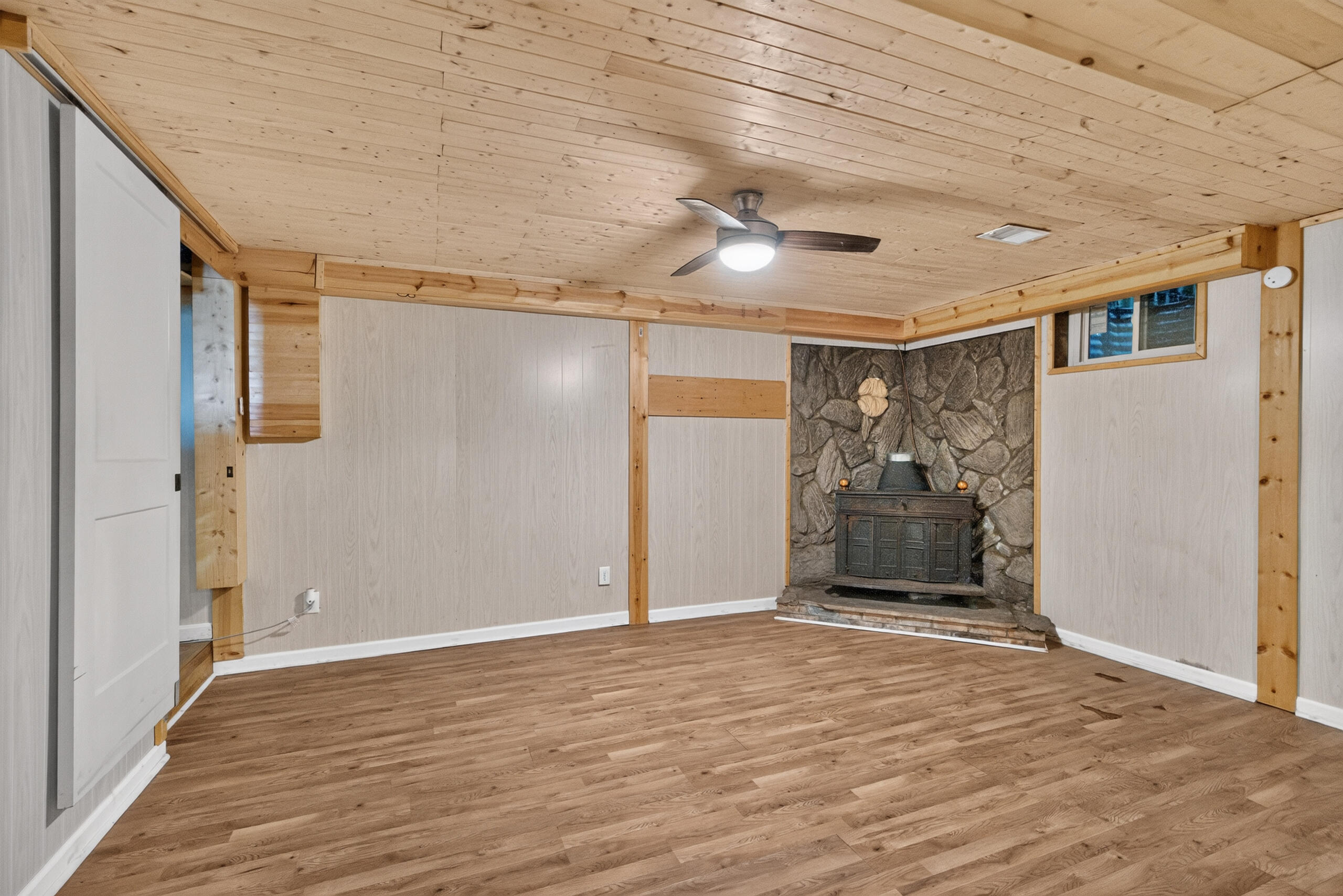 589 Plainview Road Property Photo 16