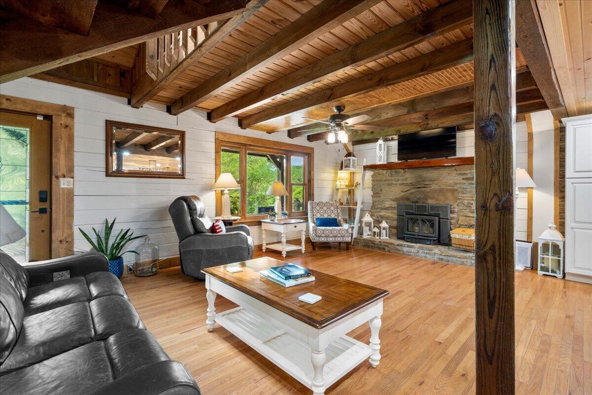 200 Old Log Lick Road Property Photo 8