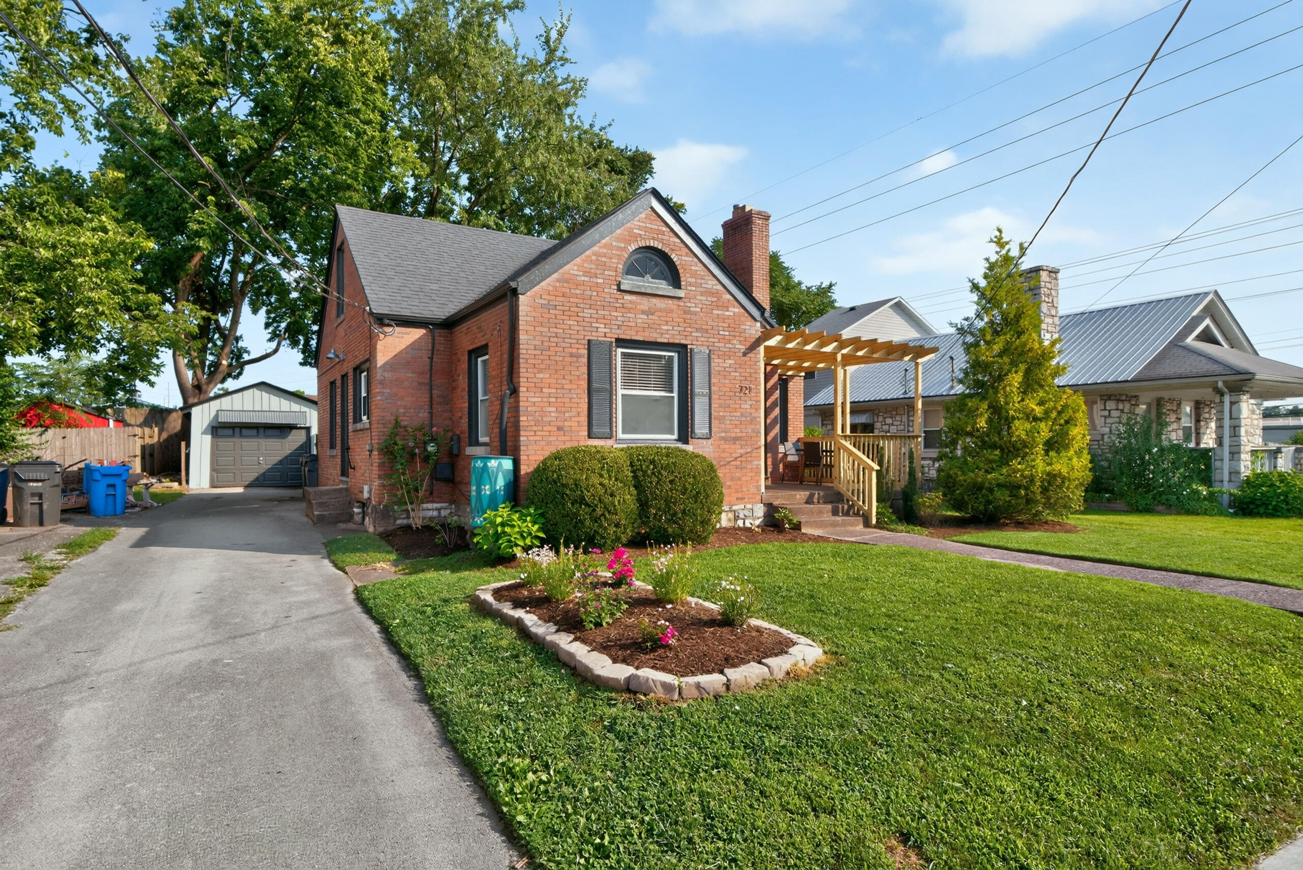 721 Headley Avenue Property Photo 3