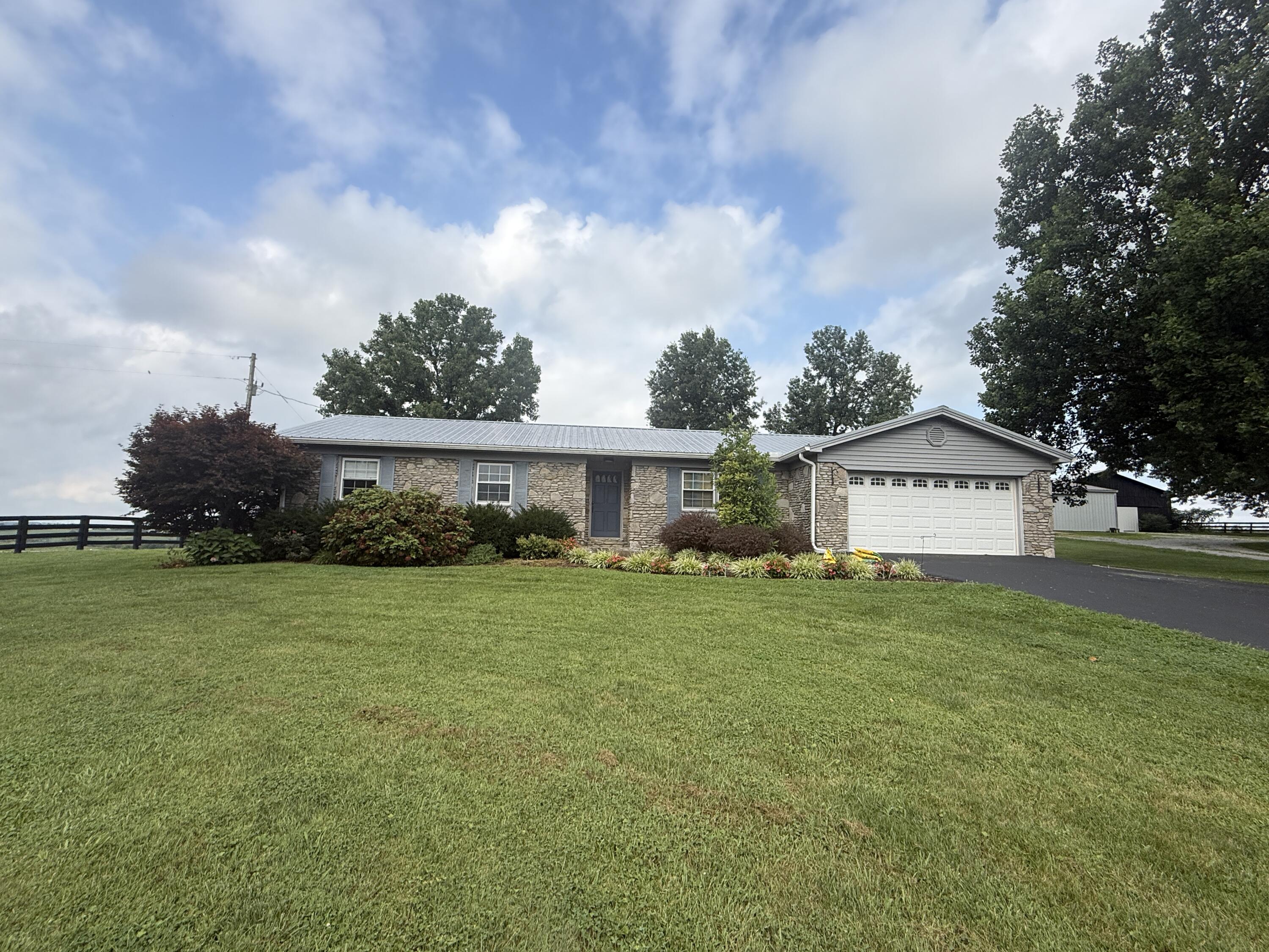 544 Hackett Pike Property Photo 1