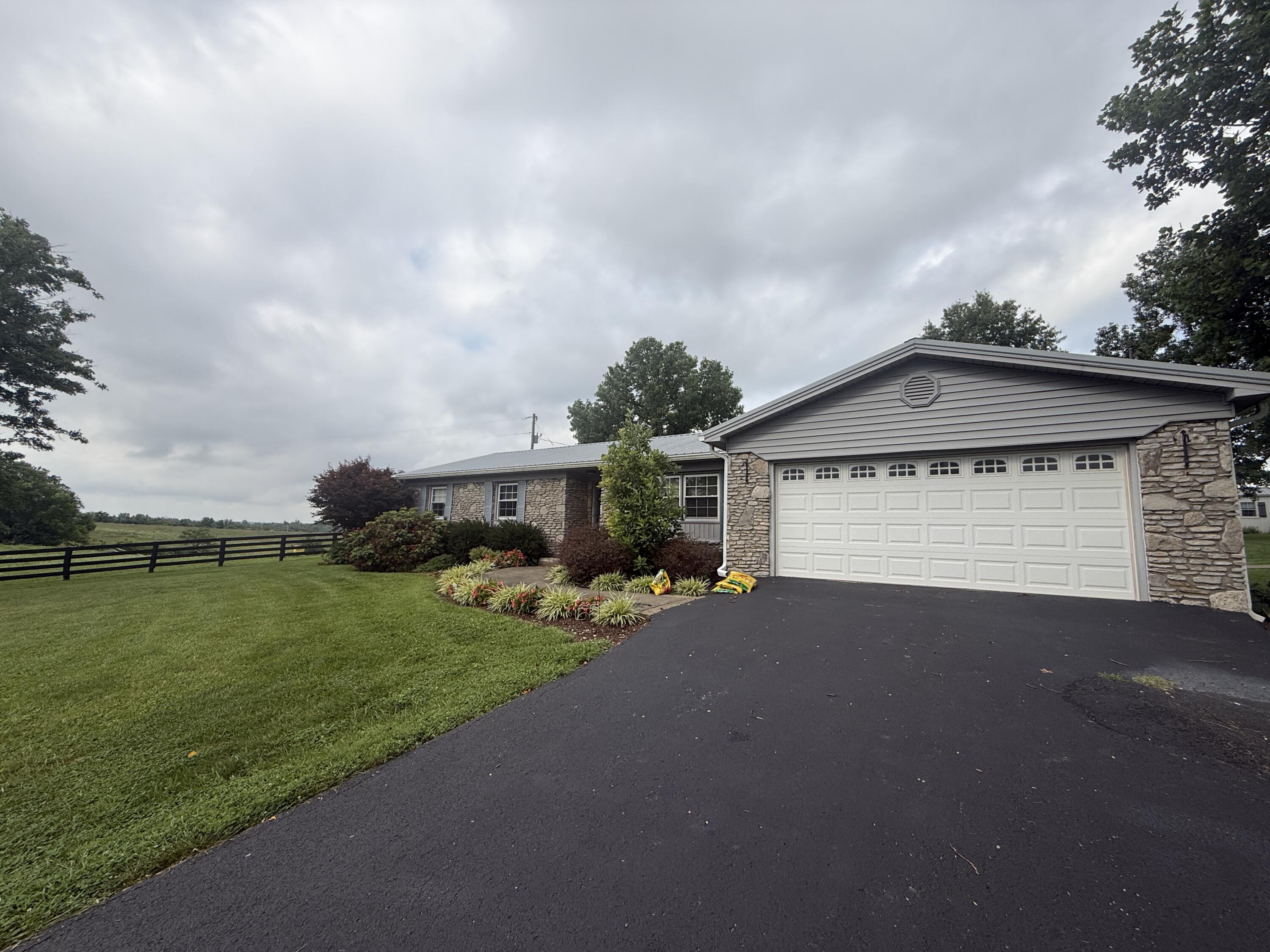 544 Hackett Pike Property Photo 2