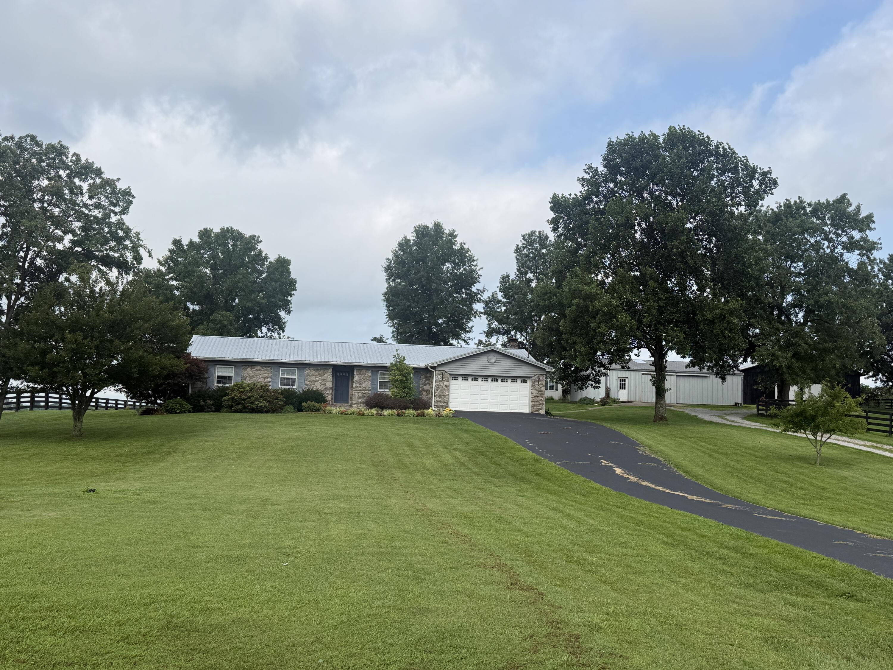 544 Hackett Pike Property Photo 3