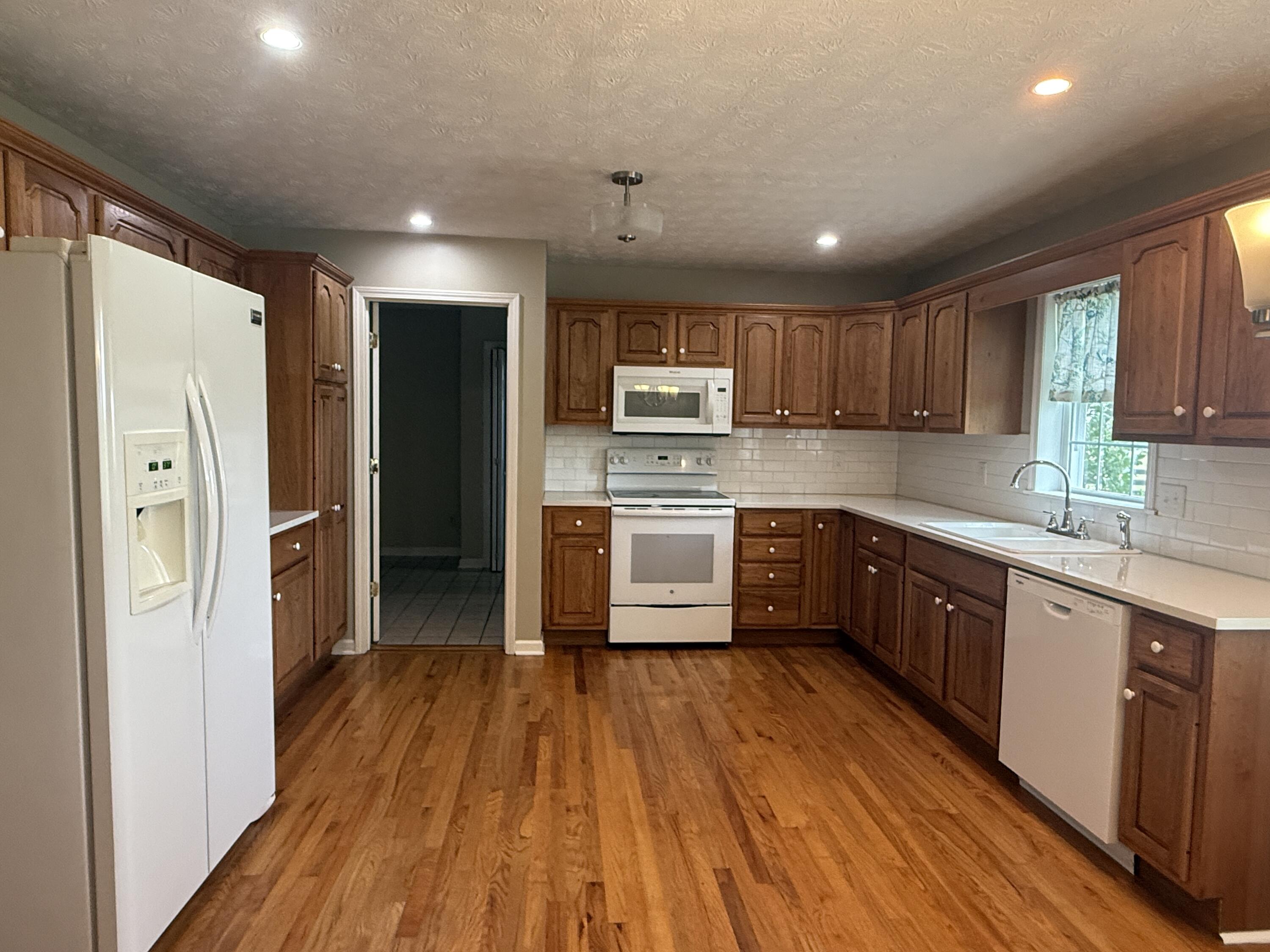544 Hackett Pike Property Photo 4