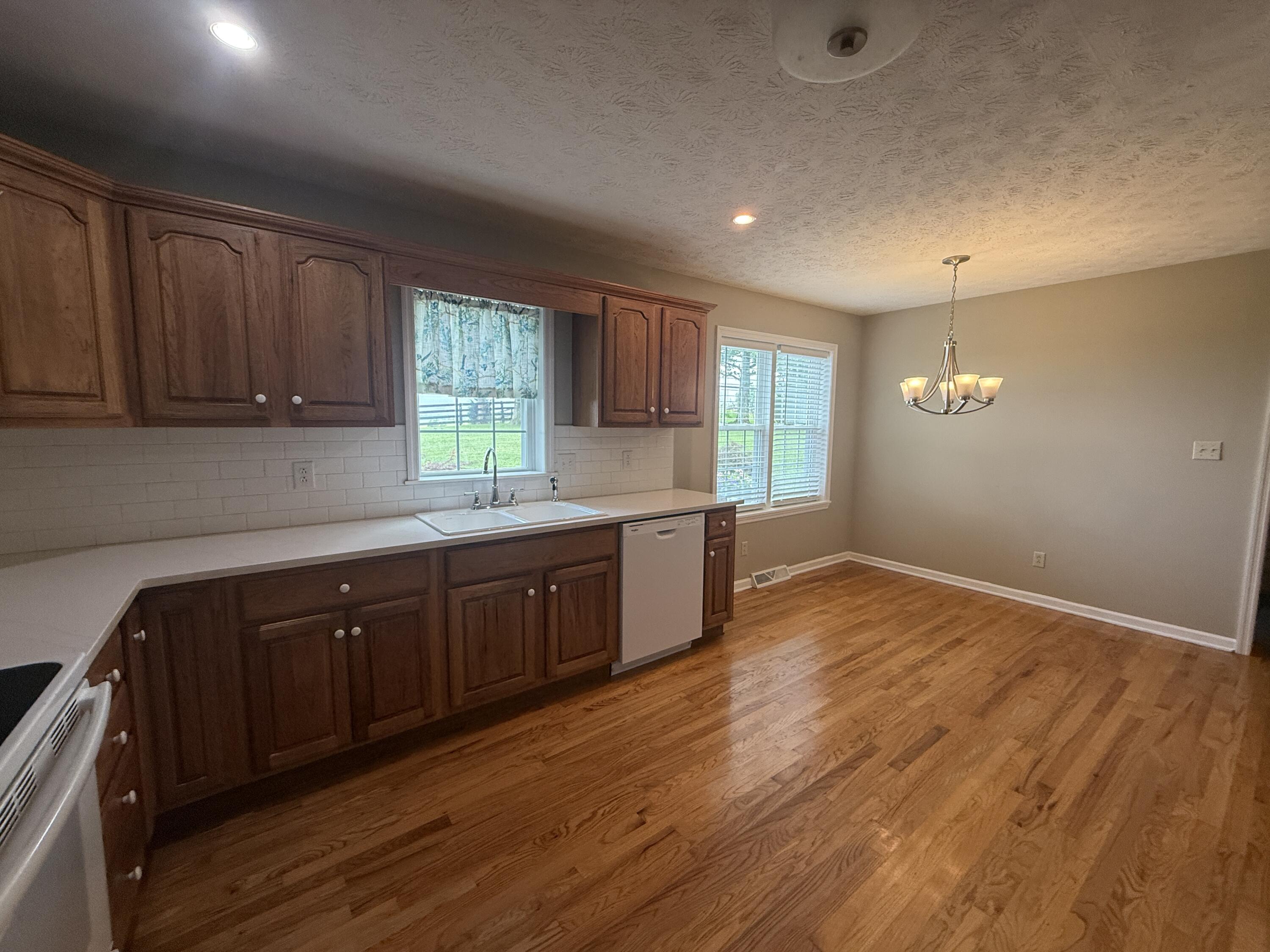 544 Hackett Pike Property Photo 5