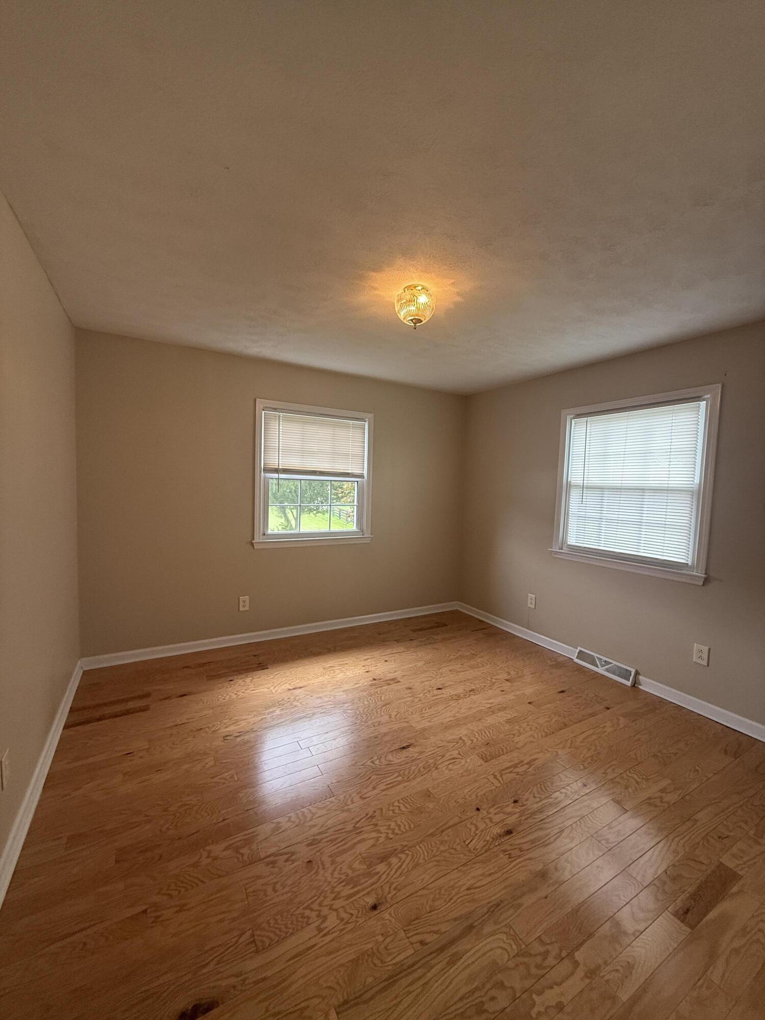 544 Hackett Pike Property Photo 16