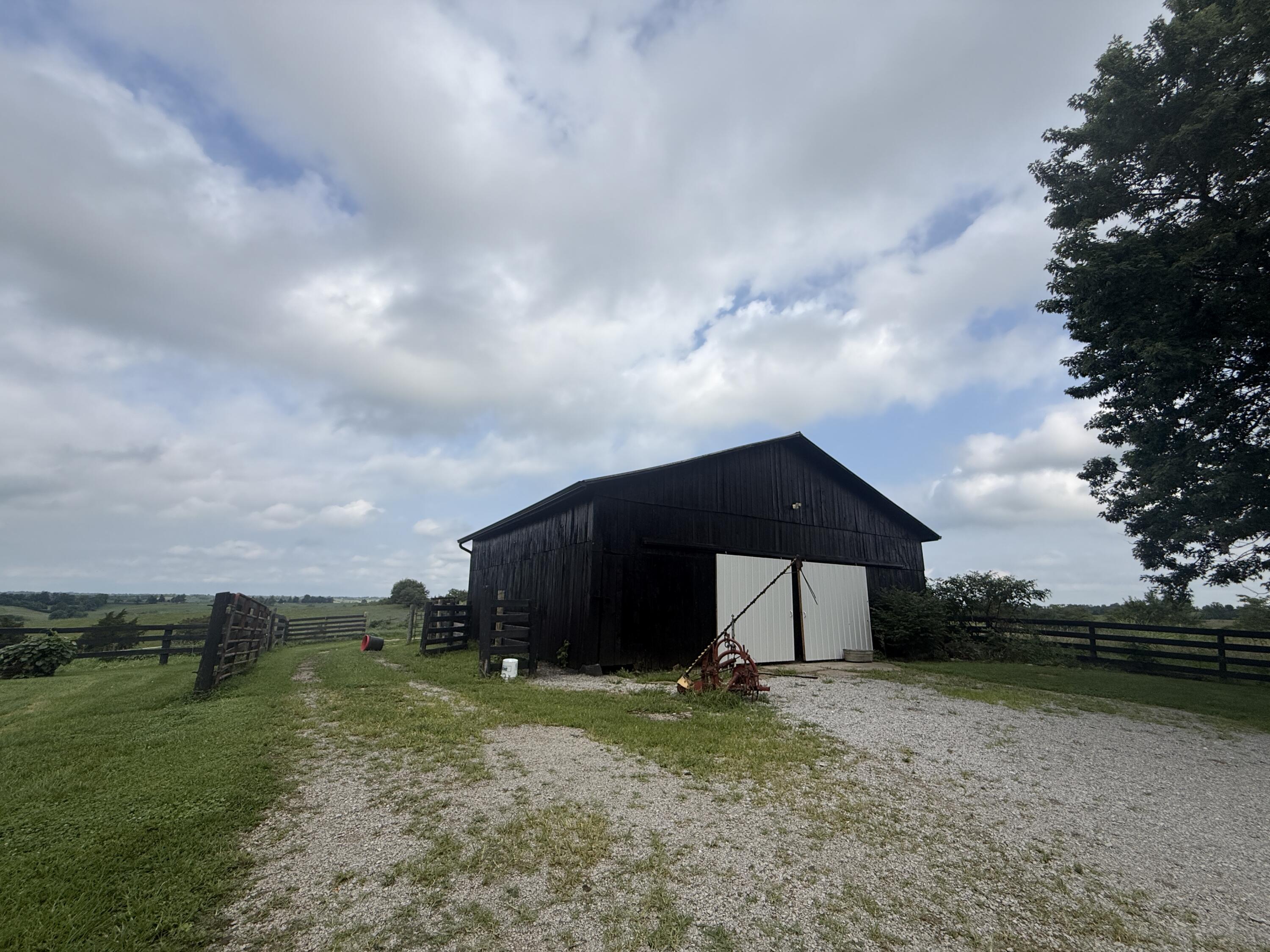 544 Hackett Pike Property Photo 22