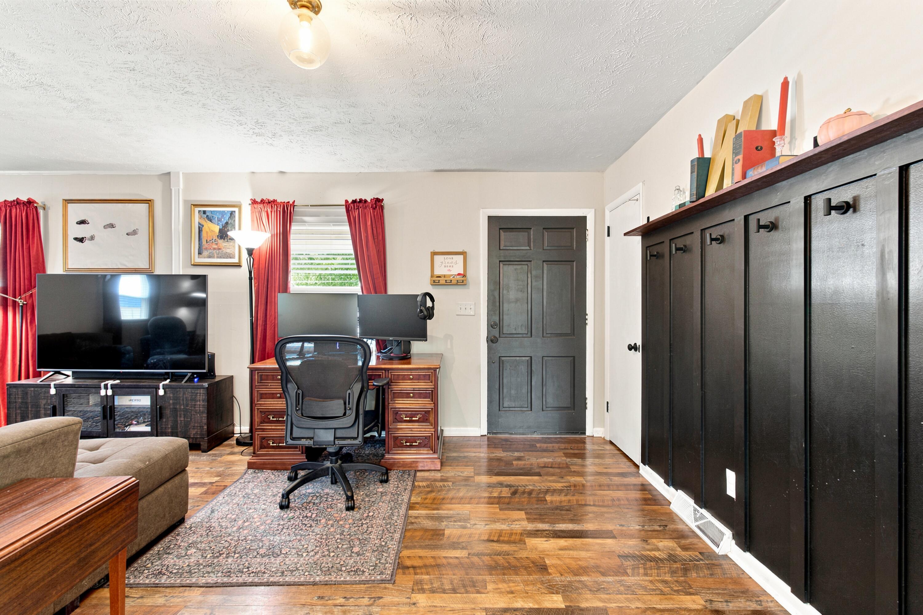 1894 Marlboro Drive Property Photo 6