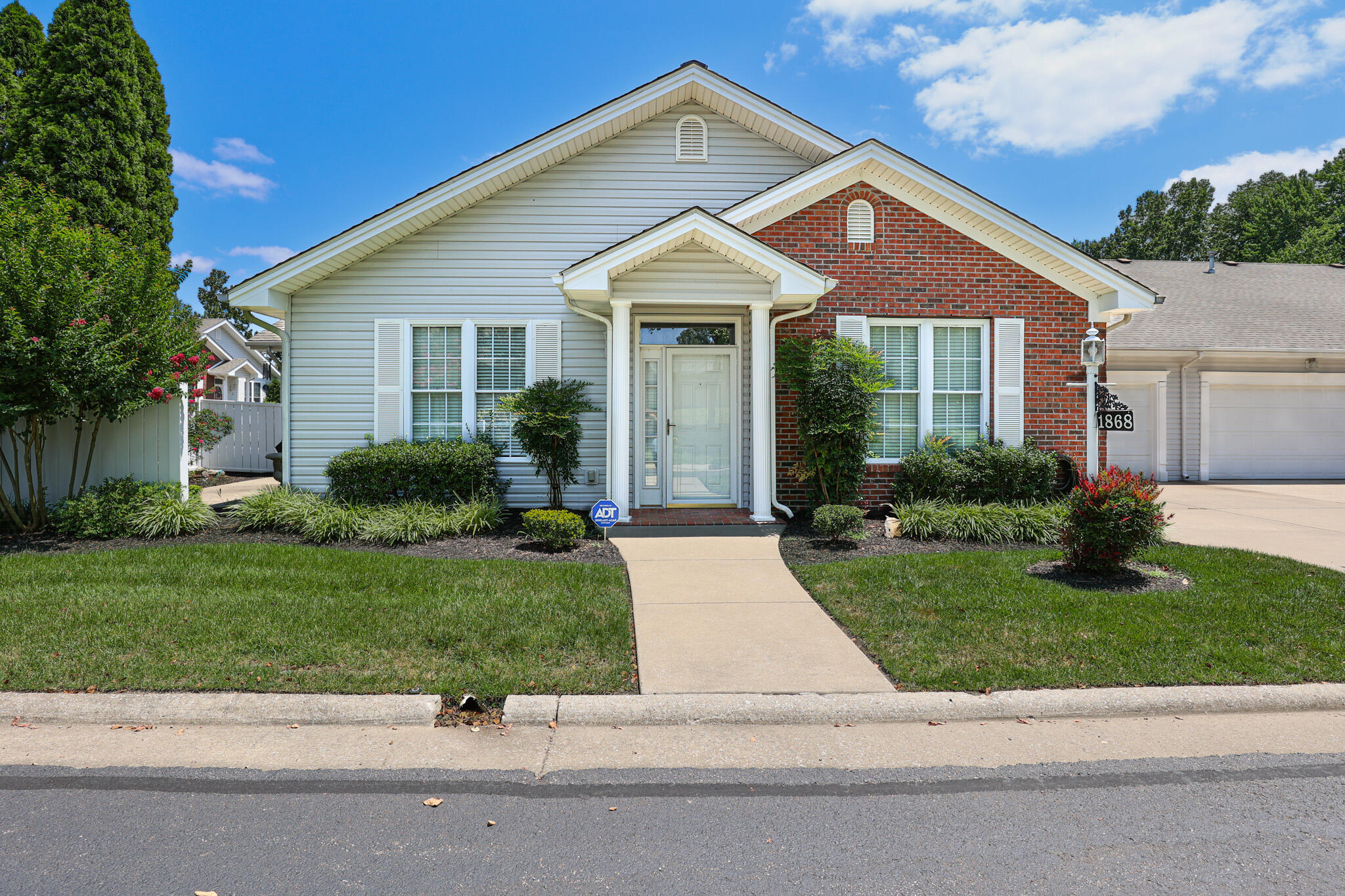 1868 Elmdale Road Property Photo 1