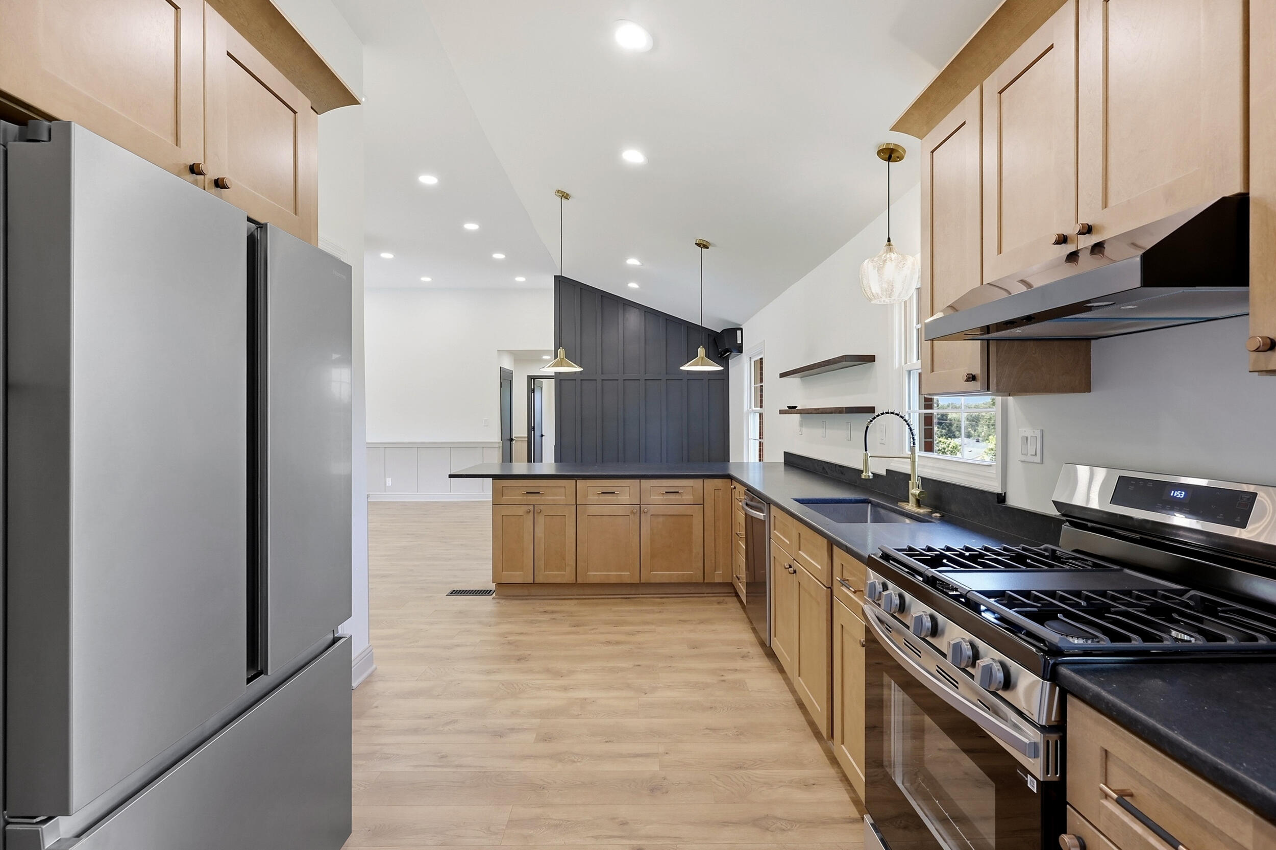 910 Crosshill Drive Property Photo 10