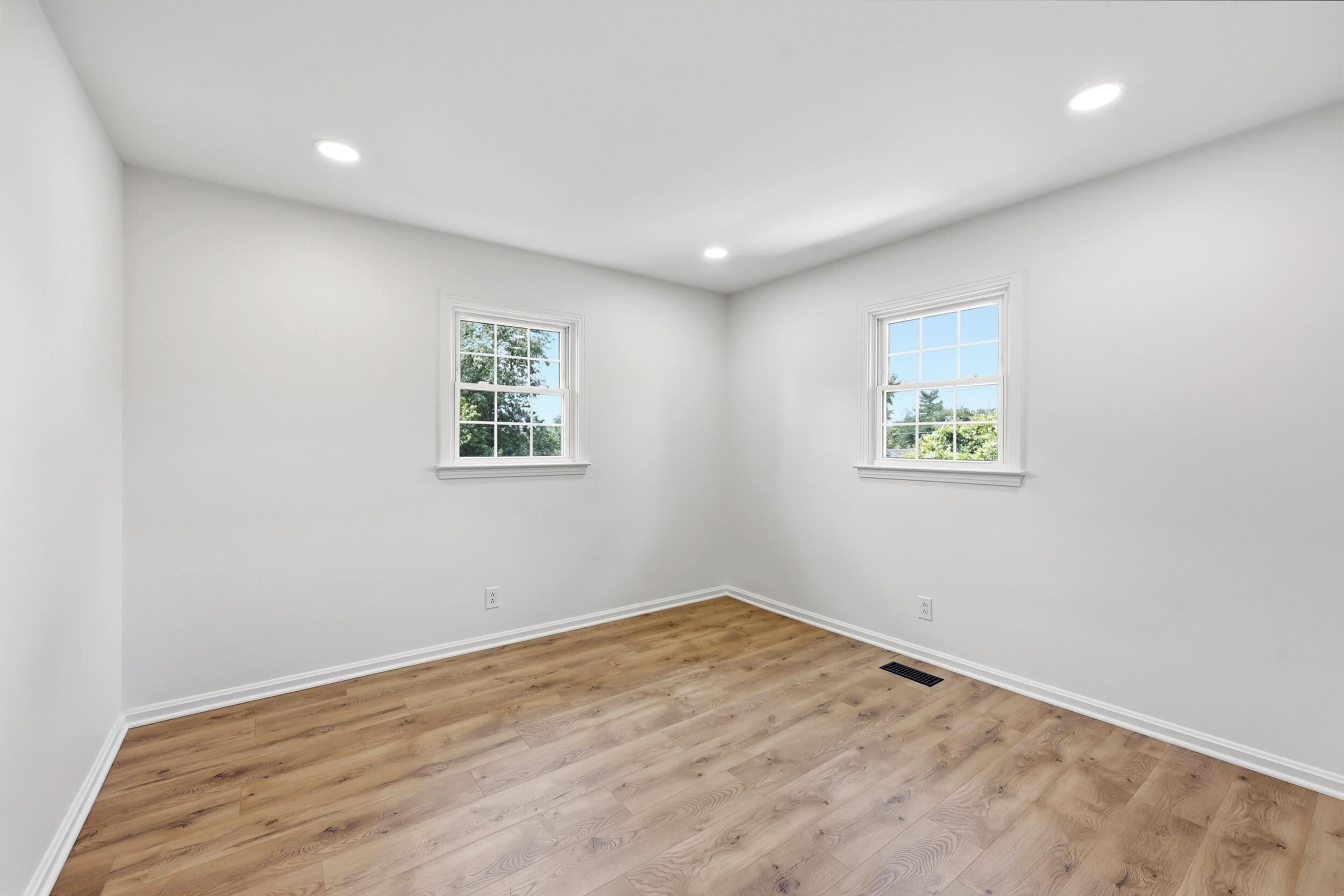 910 Crosshill Drive Property Photo 15
