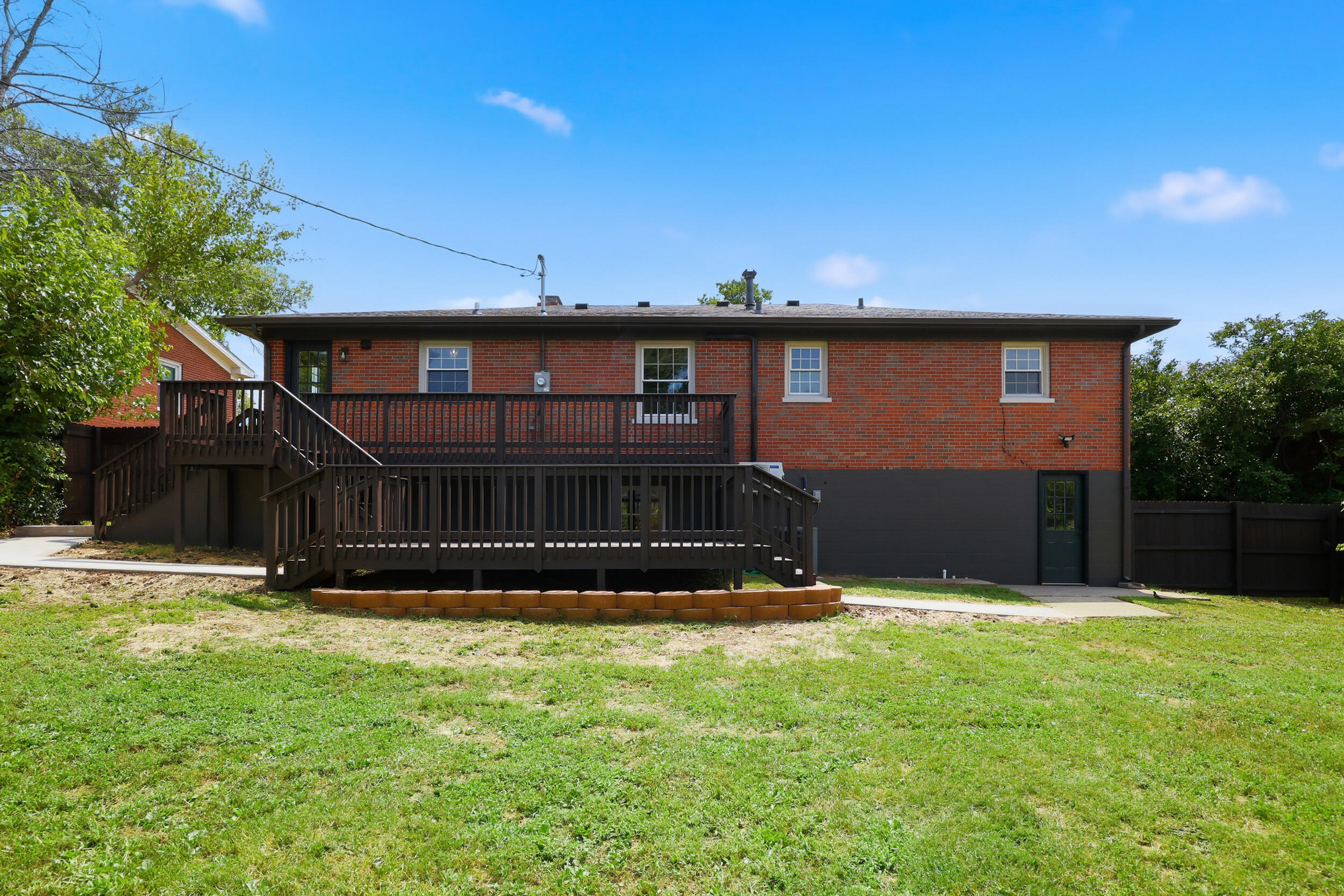 910 Crosshill Drive Property Photo 34