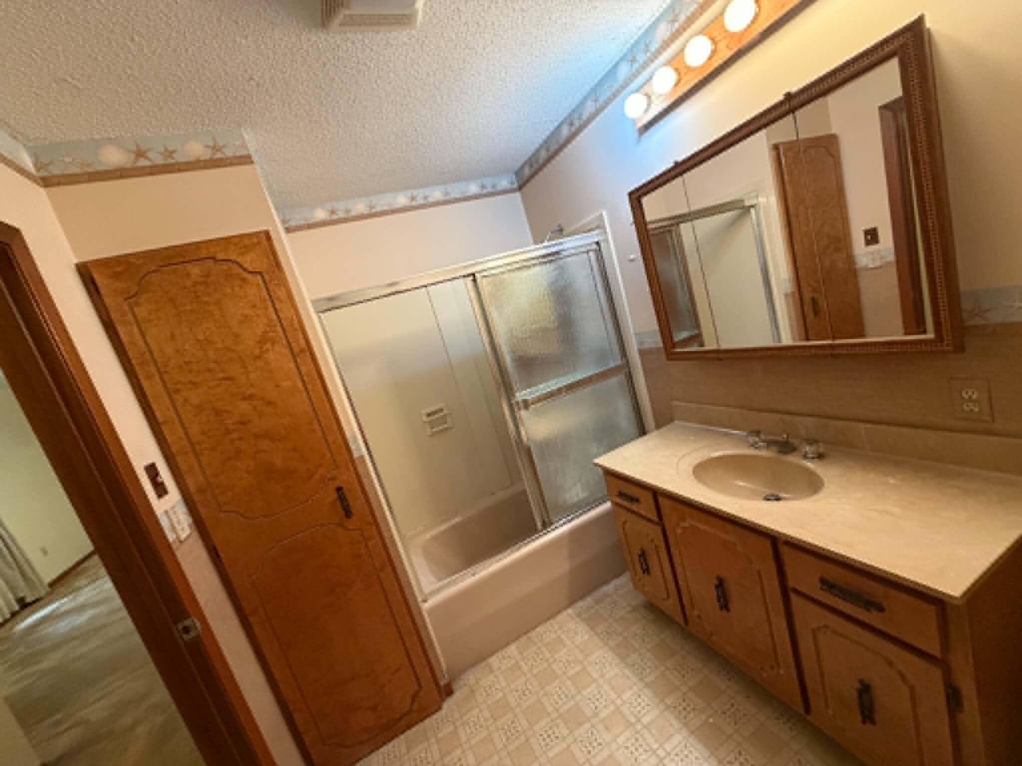 26019632 Property Photo 41