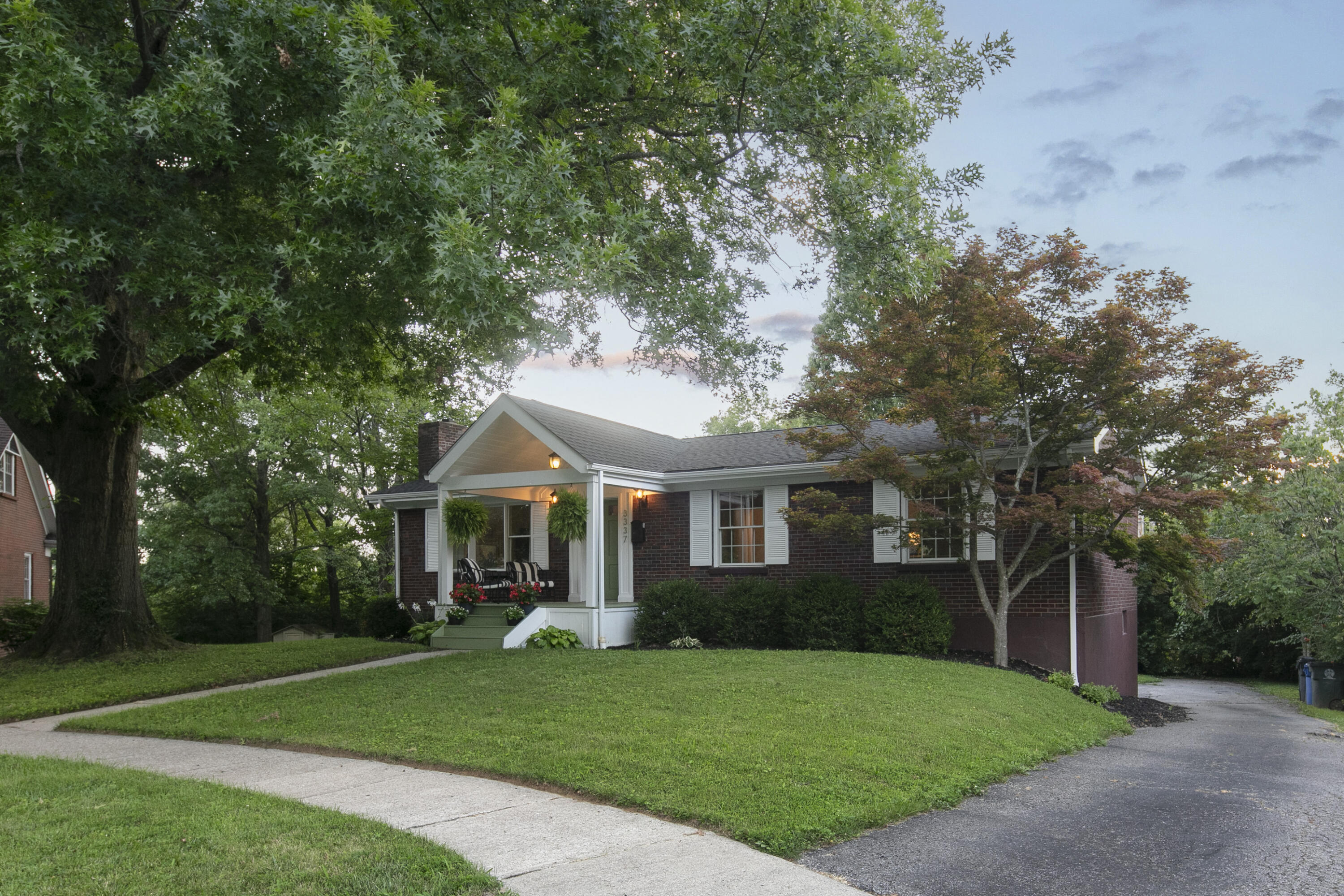 3337 Crown Crest Road Property Photo 4
