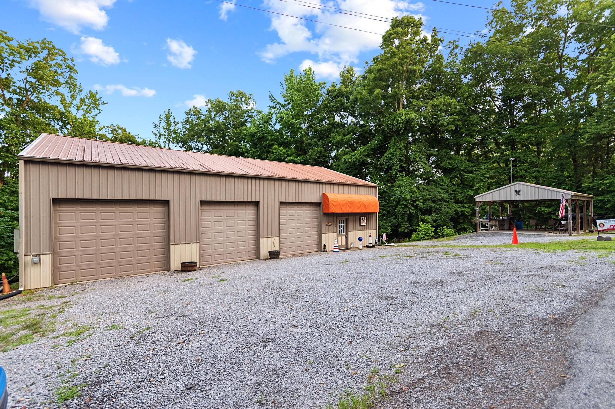 698 Walnut Drive Property Photo 2