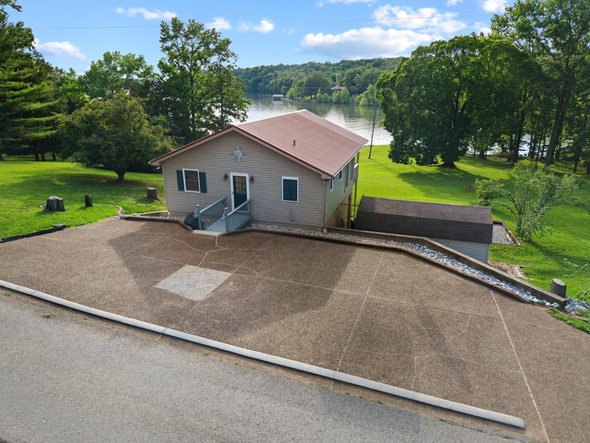 1121 Cunningham Lane Property Photo 5