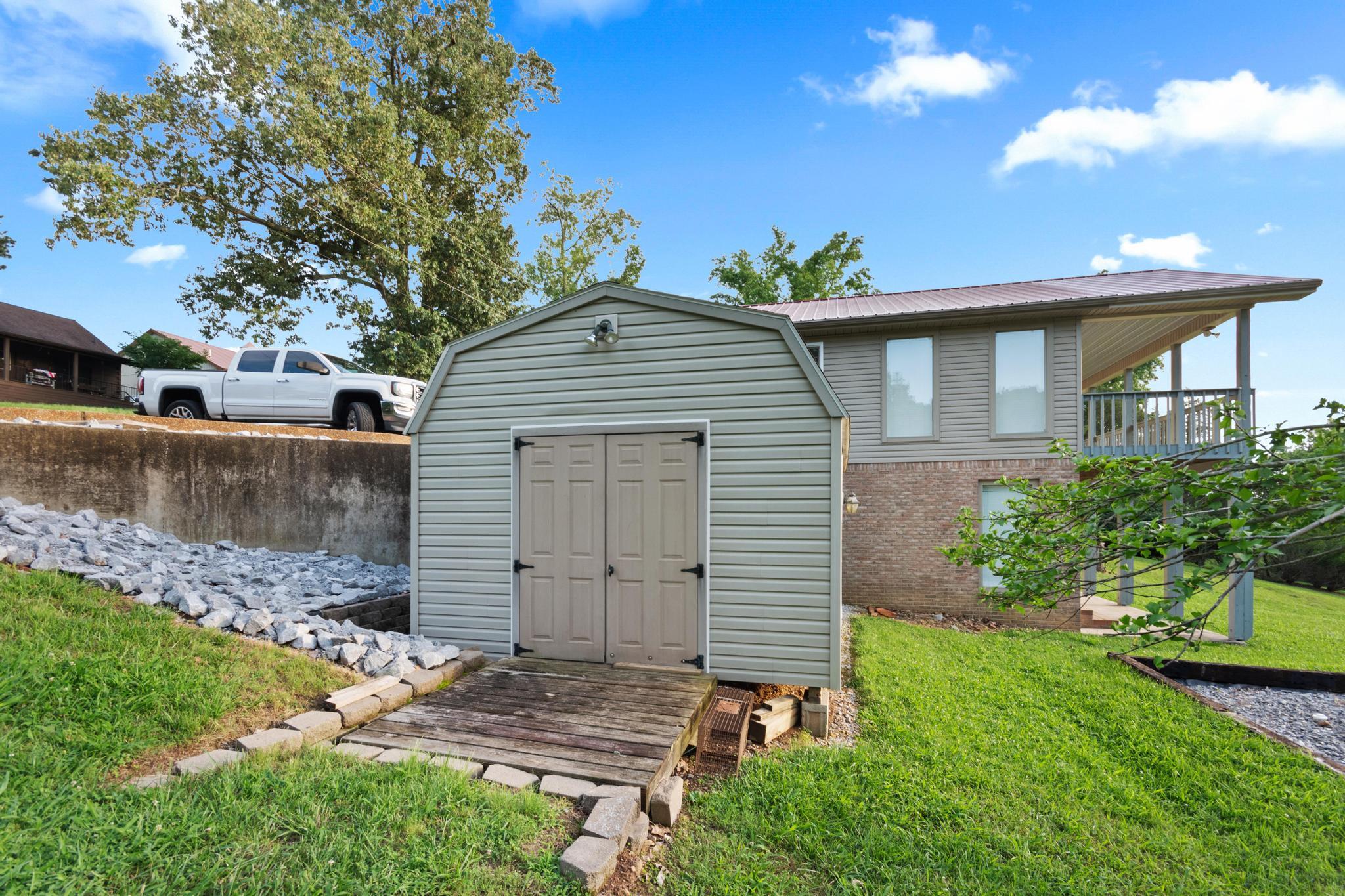 1121 Cunningham Lane Property Photo 30
