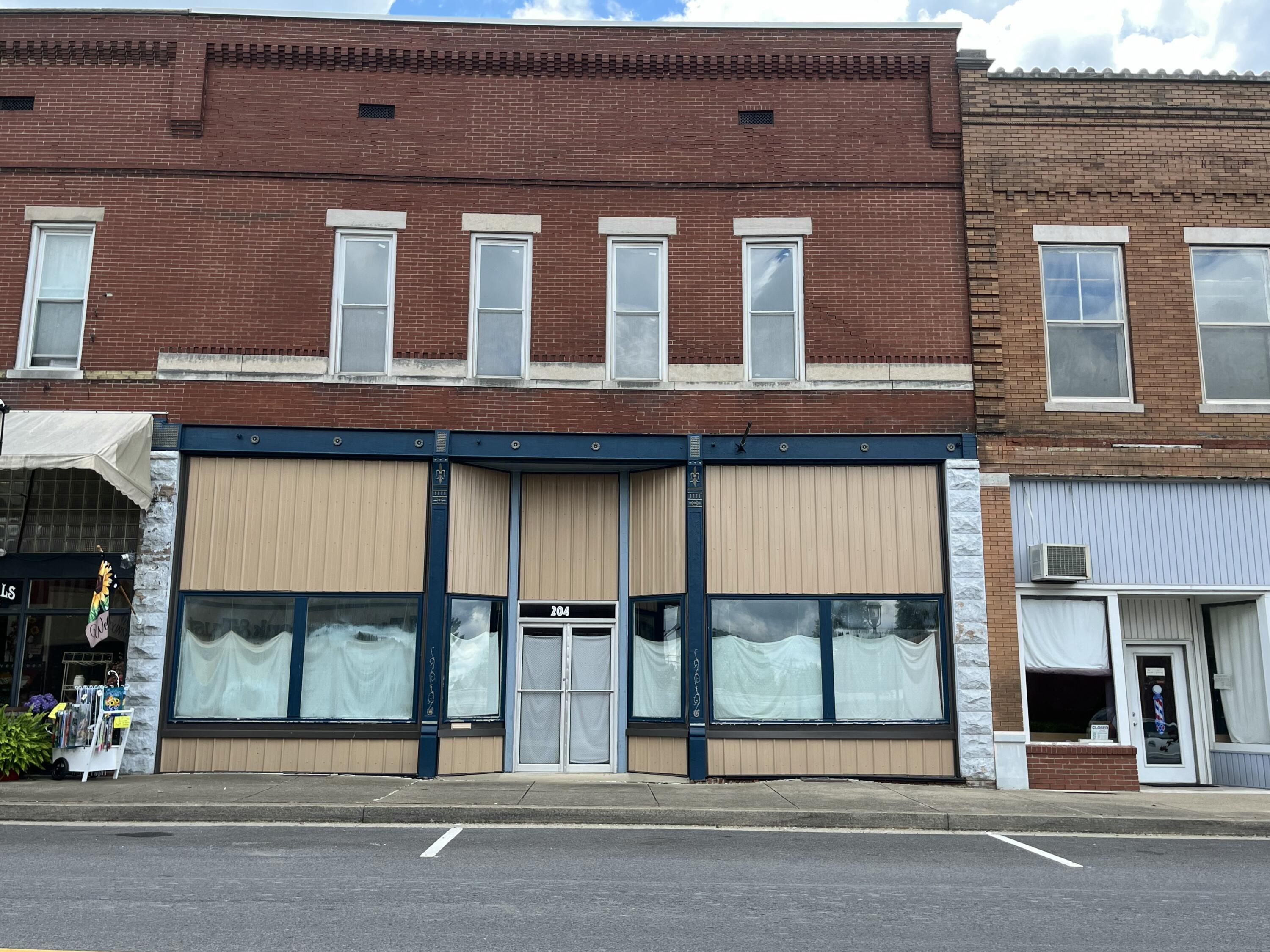 204 S Main Street Property Photo 1