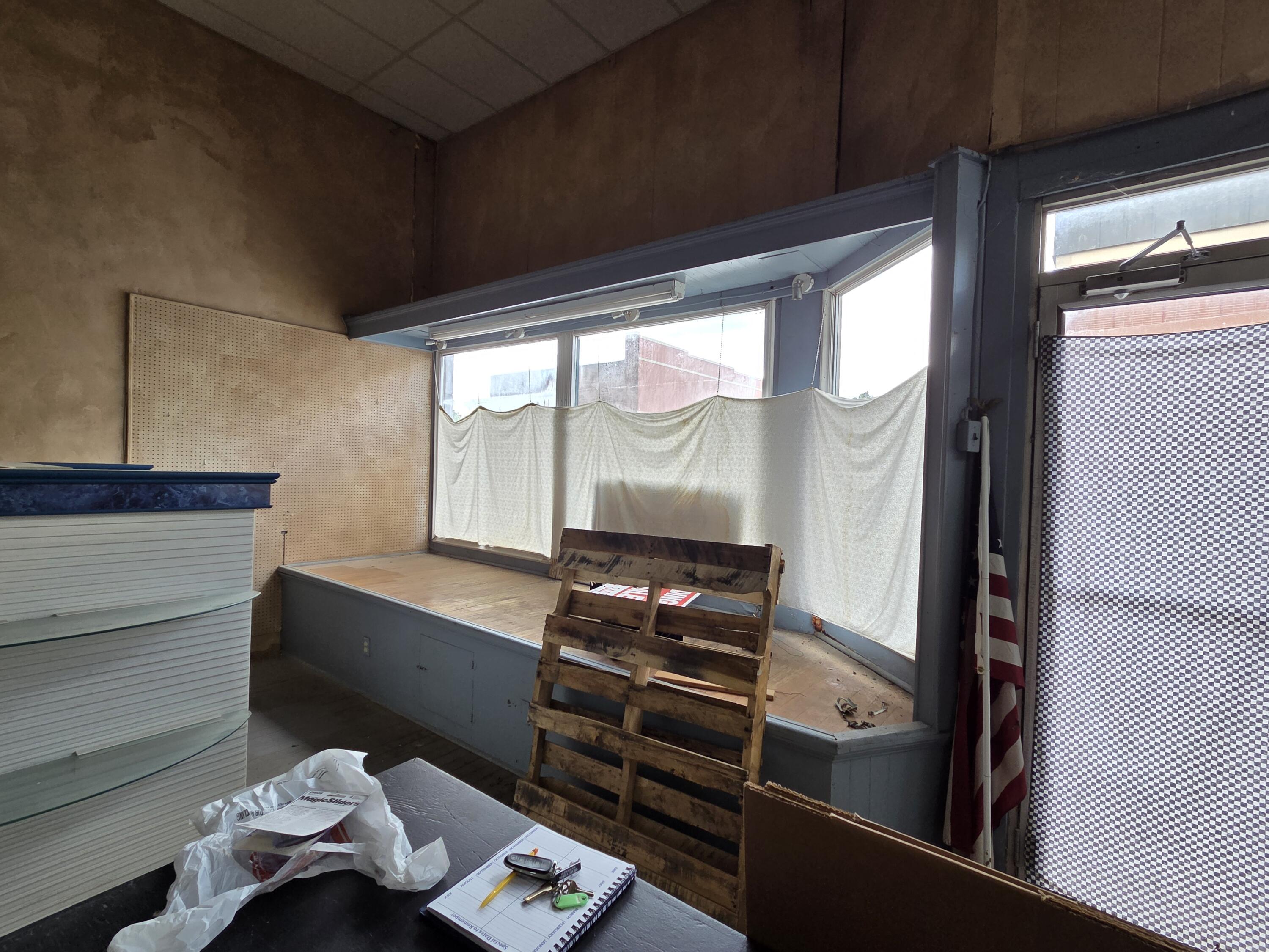 204 S Main Street Property Photo 6
