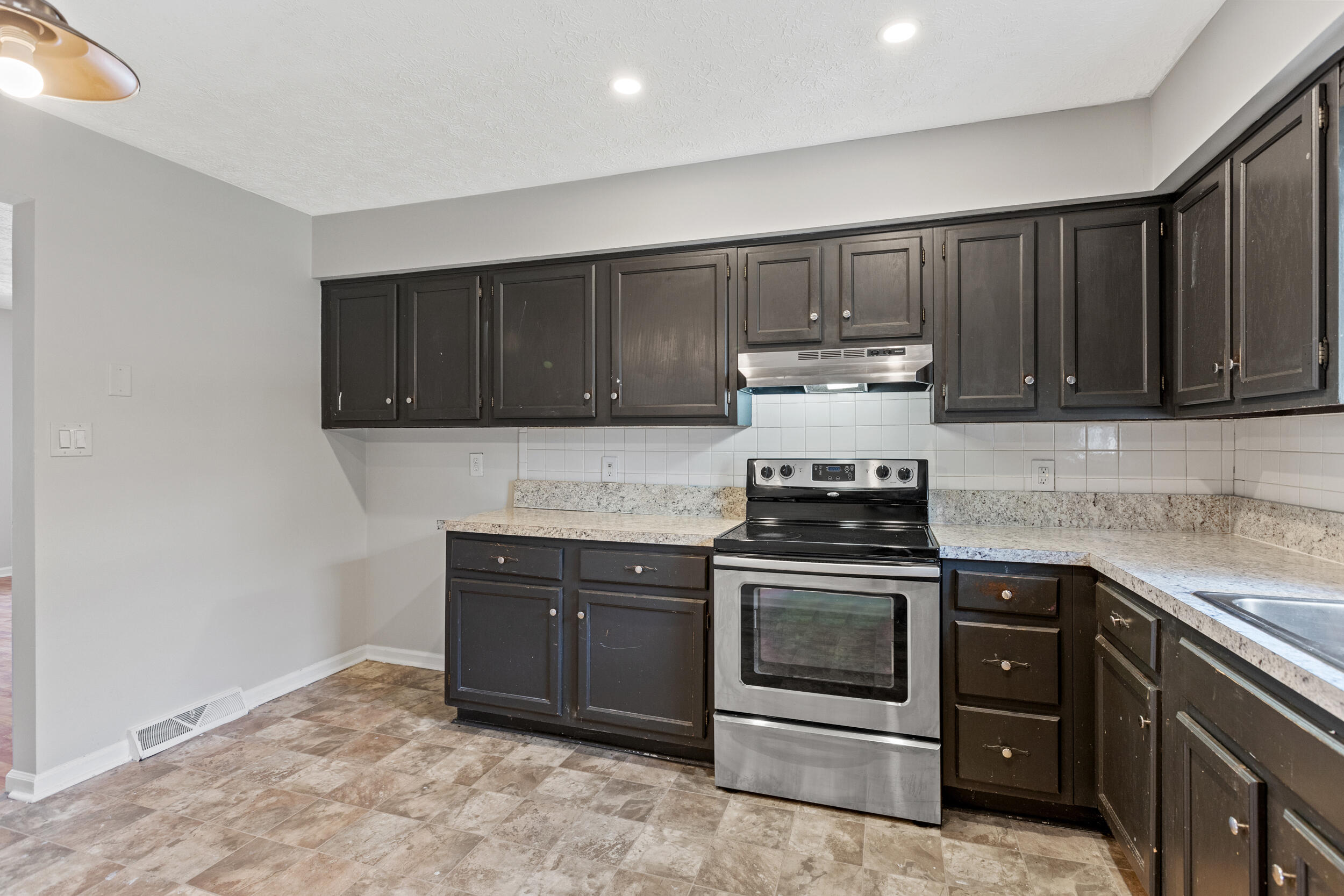 1200 Tishoff Drive Property Photo 8