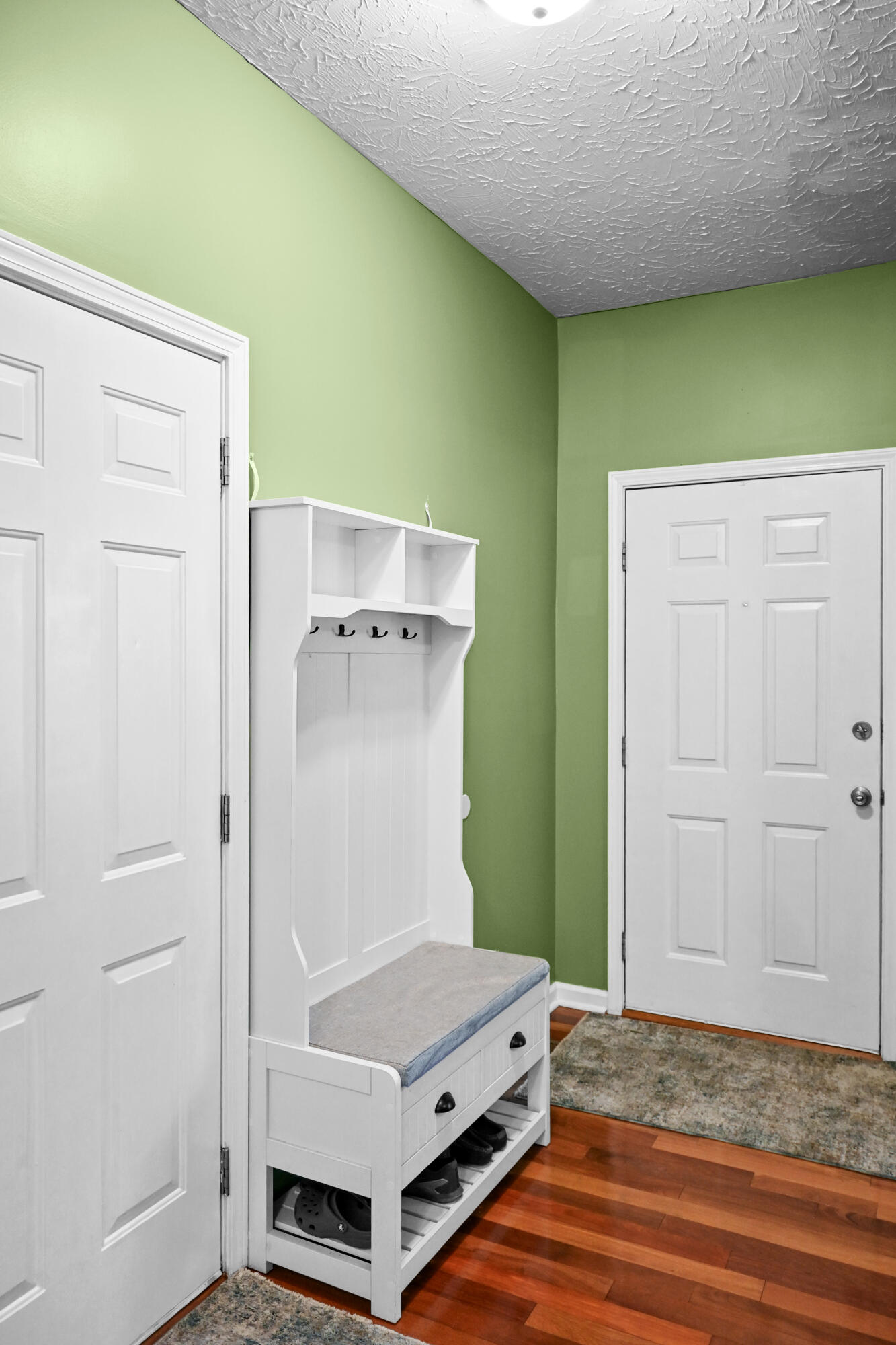 393 Shoreside Drive Property Photo 9
