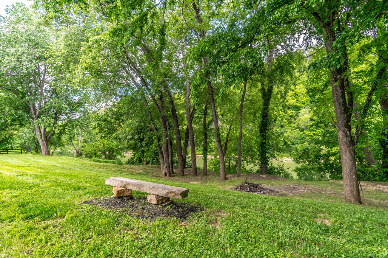 2897 College Hill Road Property Photo 3