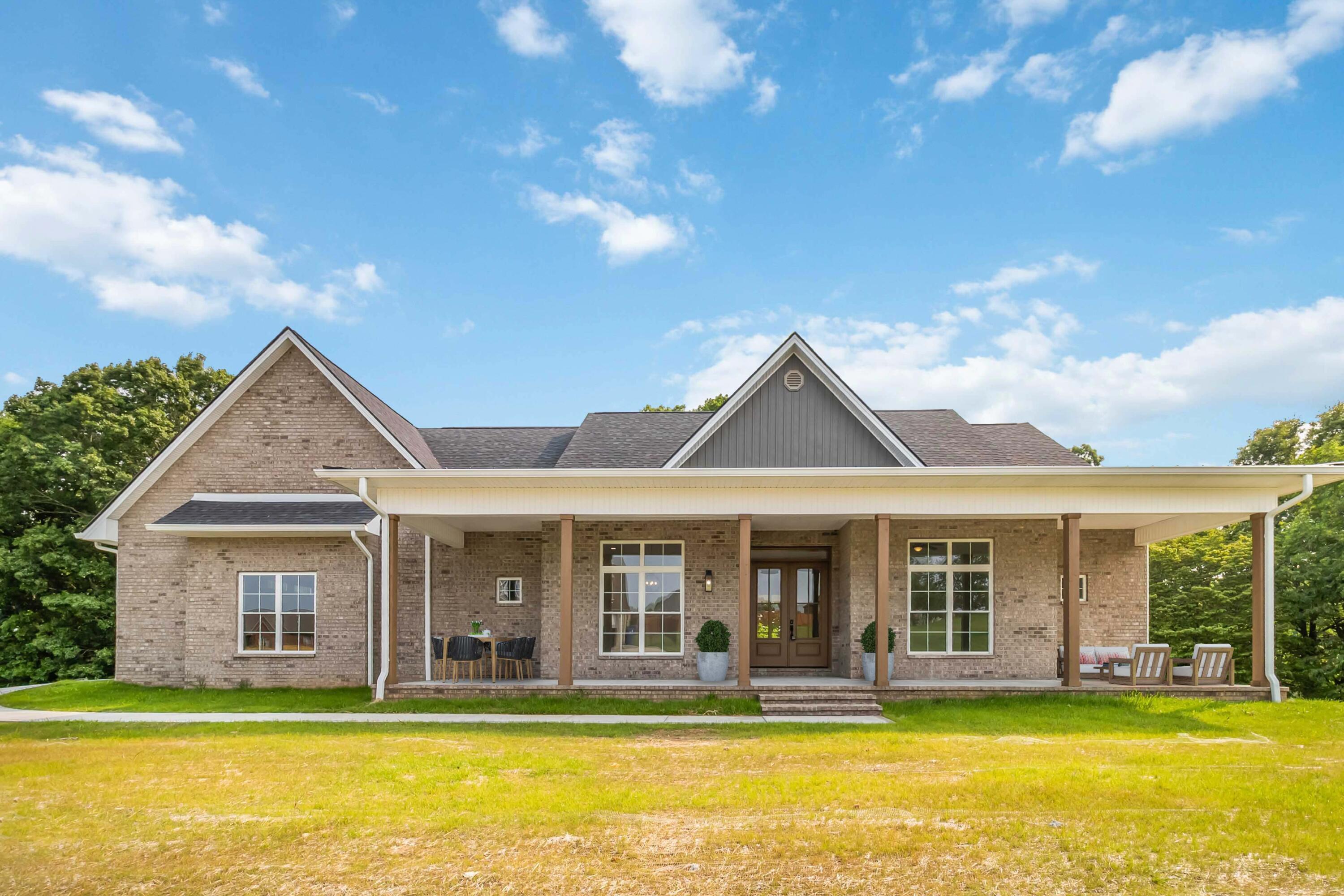 370 Splendor View Drive Property Photo 1