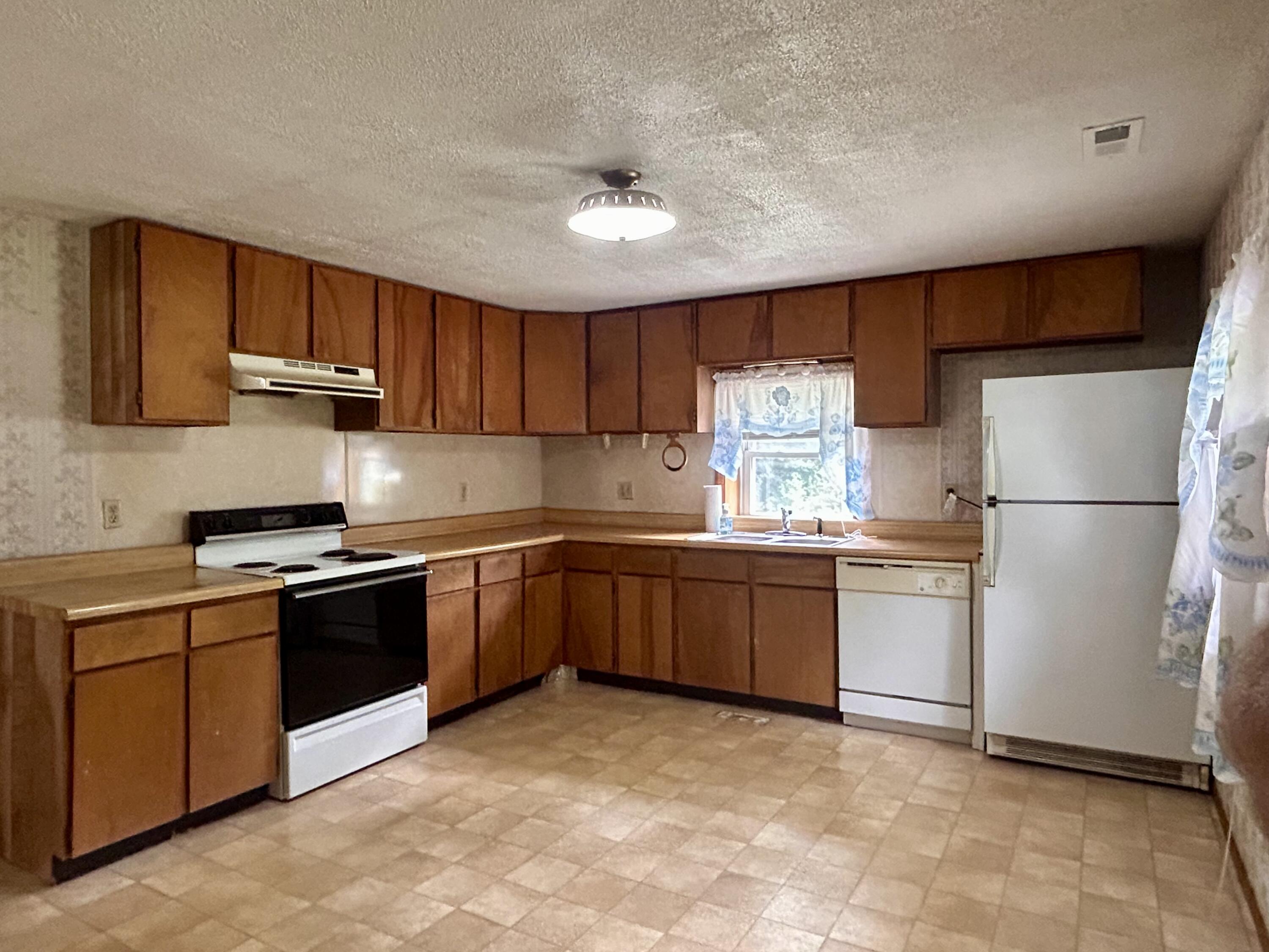 2450 S State Highway 233 Property Photo 14