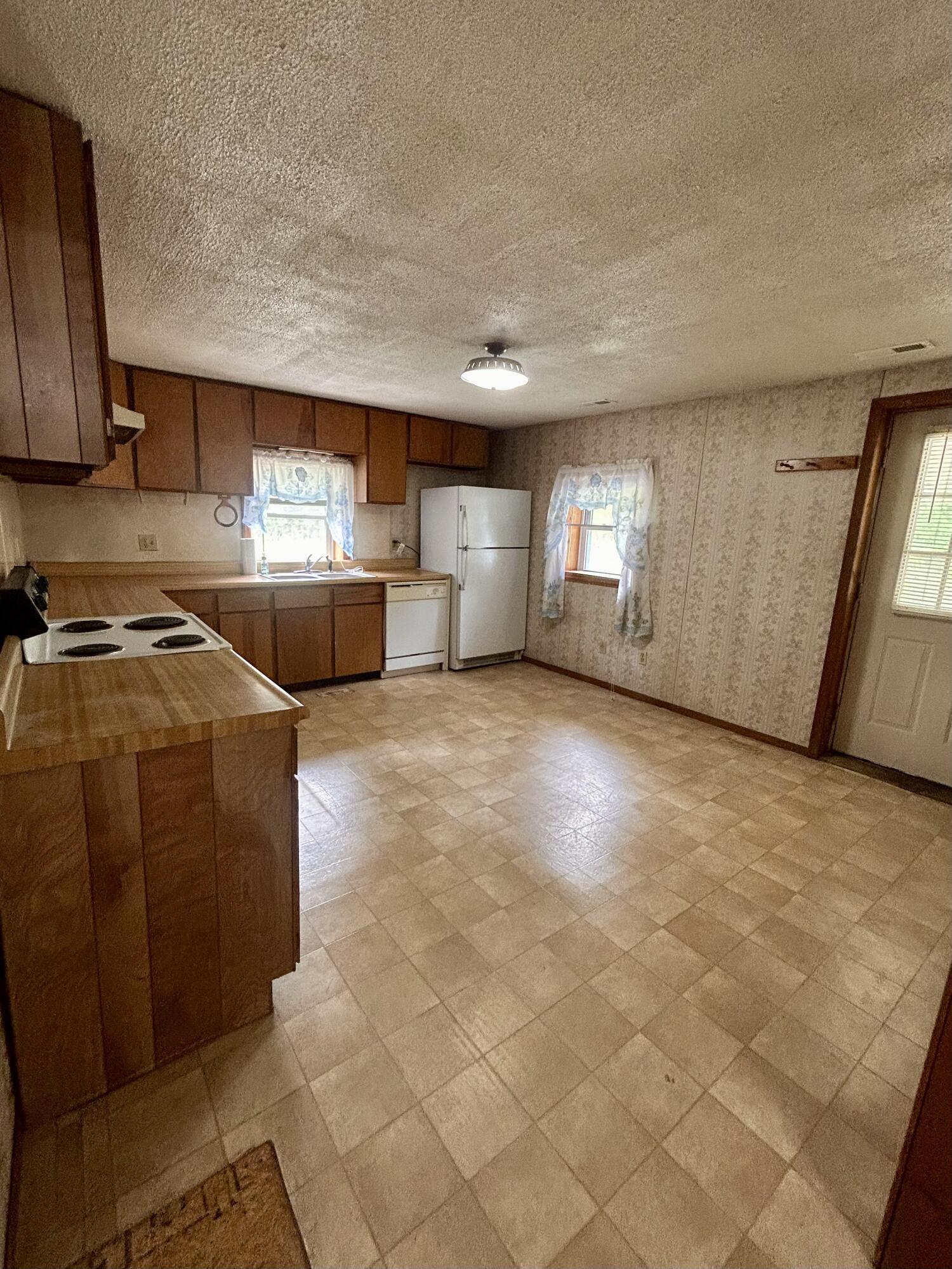 2450 S State Highway 233 Property Photo 15